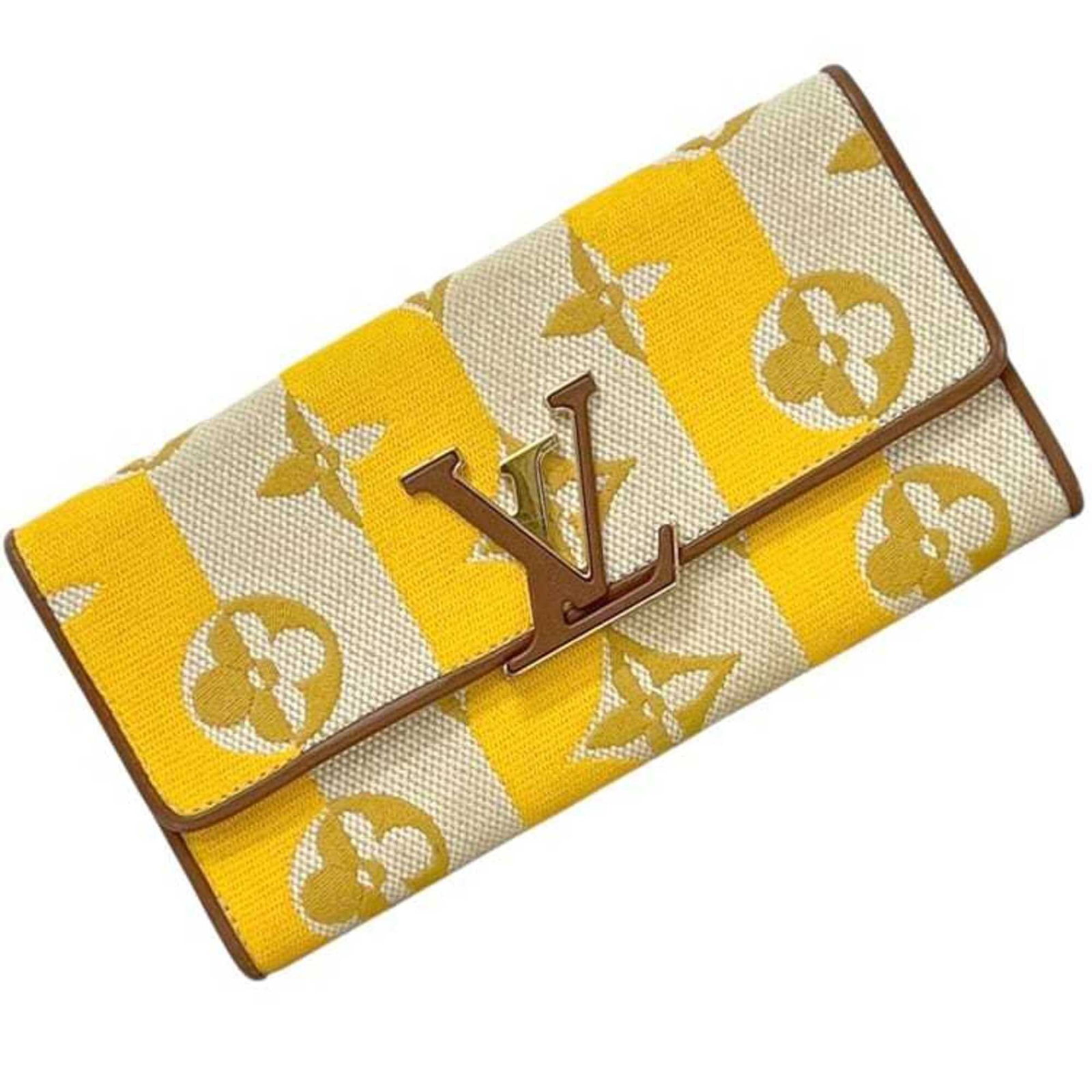 Louis Vuitton Long Wallet (Bi-Fold) Canvas Leather: Louis Vuitton Long Wallet (Bi-Fold) Canvas Leather Canvas leather Louis Vuitton bi-fold wallet in beige, featuring classic design and timeless style. Traces of usage are visible, with minor scratches