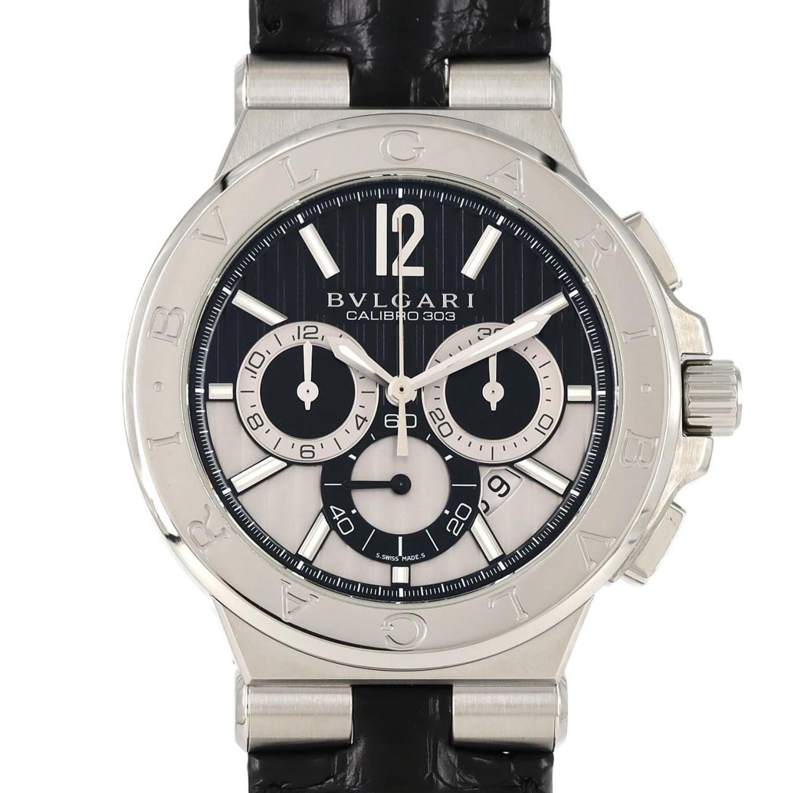 Bvlgari Wristwatch: Bvlgari Wristwatch Stainless steel case, 42mm in diameter, adds an edgy touch to this black dial Bvlgari wristwatch. With a few traces of usage and some minor scratches, the watch still exudes its