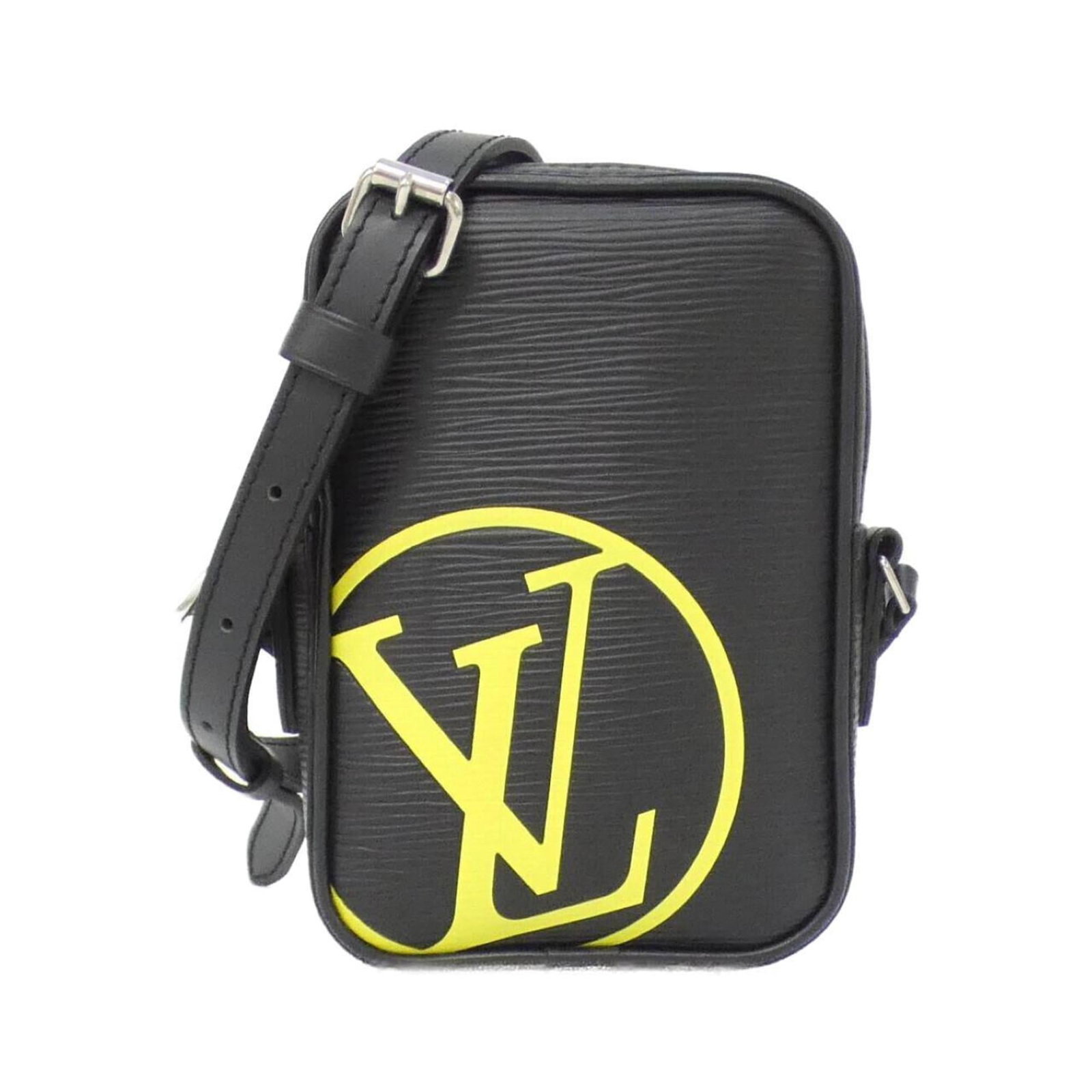 Leather shoulder bag by Louis Vuitton: Leather shoulder bag by Louis Vuitton Black calf leather shoulder bag by Louis Vuitton, featuring silver hardware. This used item has some traces of usage and minor scratches/dirt but remains in very