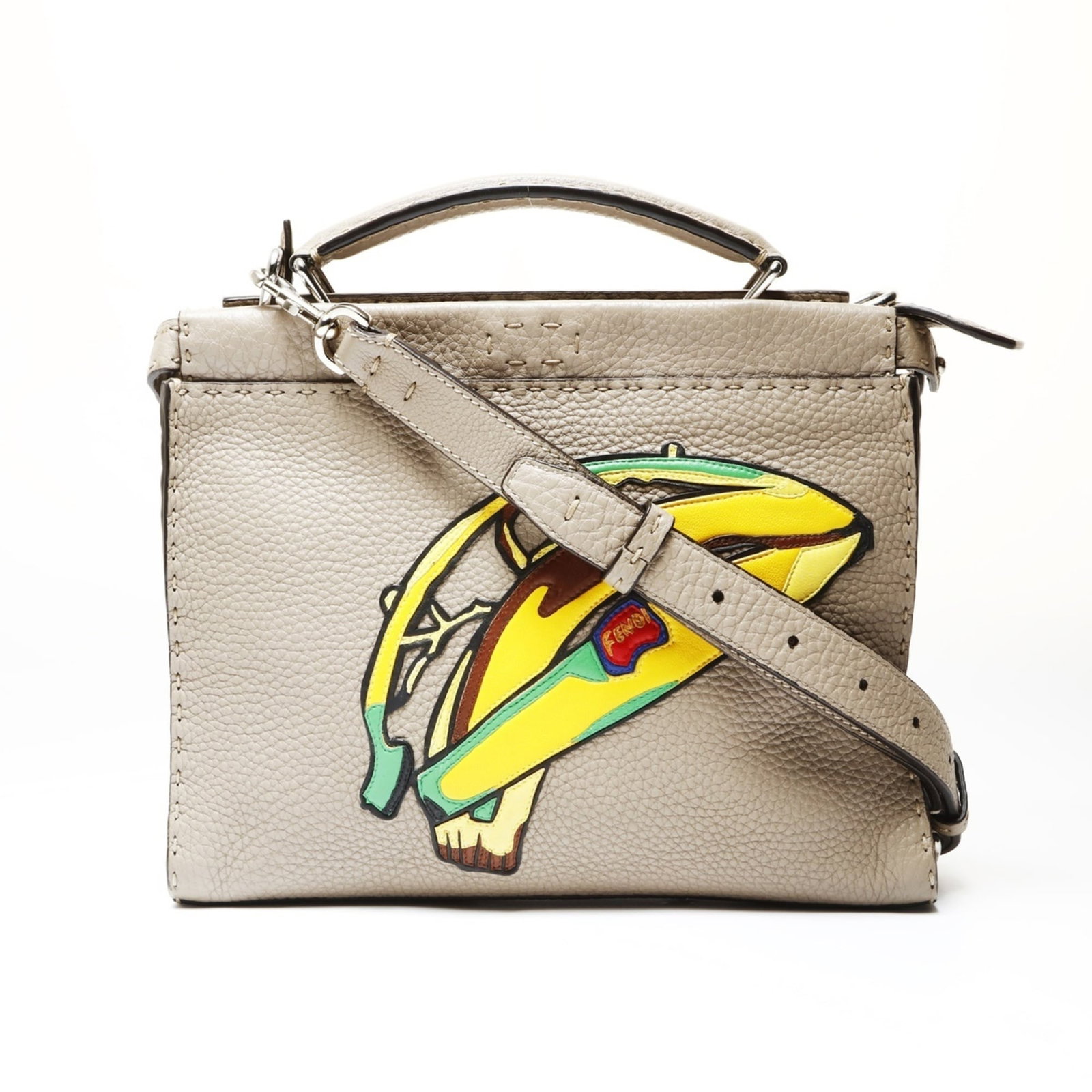 Fendi Shoulder Bag Leather: Fendi Shoulder Bag Leather The Fendi Shoulder Bag Leather is a versatile and stylish accessory, boasting a sleek gray leather exterior with clean lines and a classic design. Measuring 22cm x 27cm x