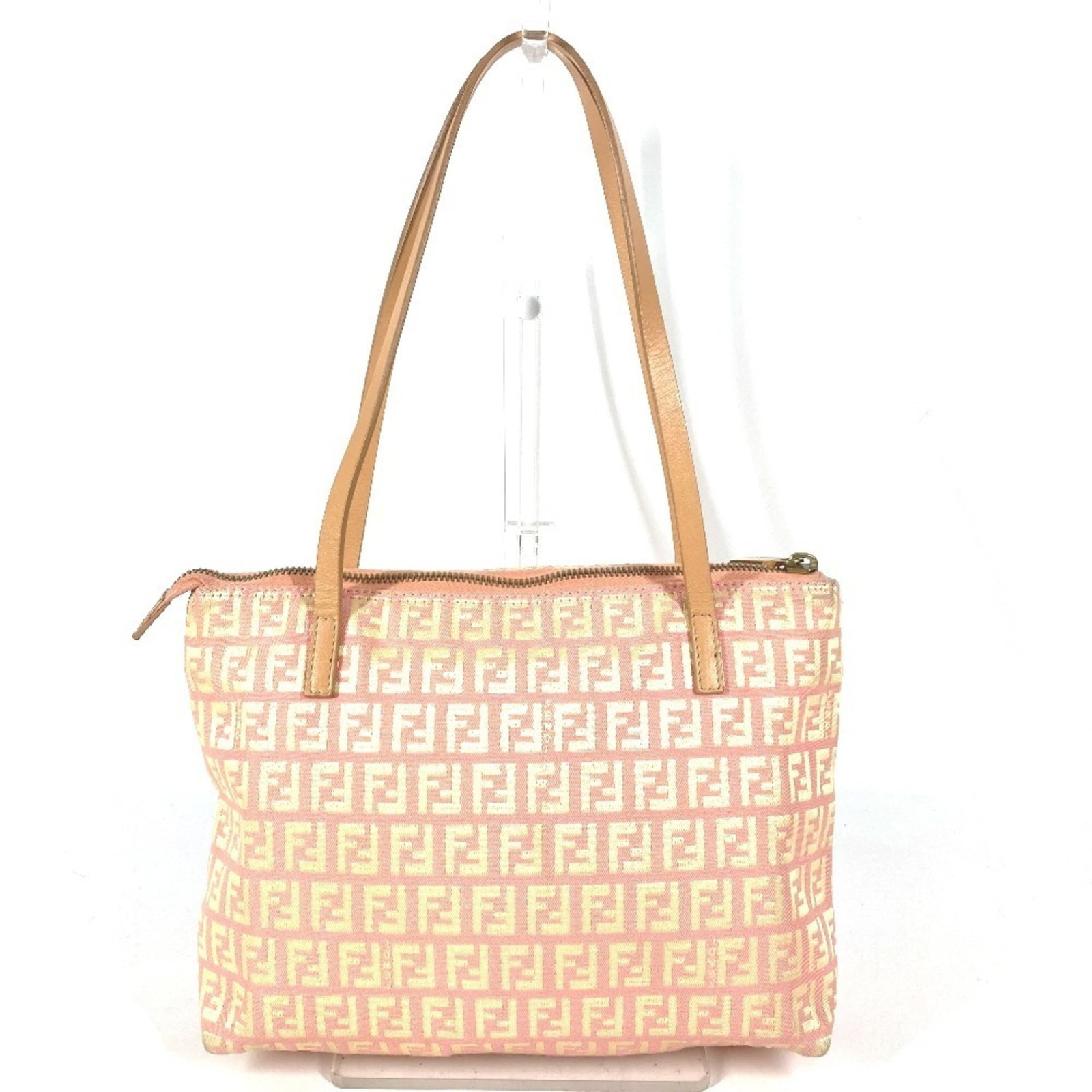 Fendi Zucchino Tote Handbag Shoulder Bag: Fendi Zucchino Tote Handbag Shoulder Bag Pink Fendi Zucchino Tote Handbag with subtle traces of usage and minor scratches, still in very good condition. This shoulder bag features the iconic Fendi