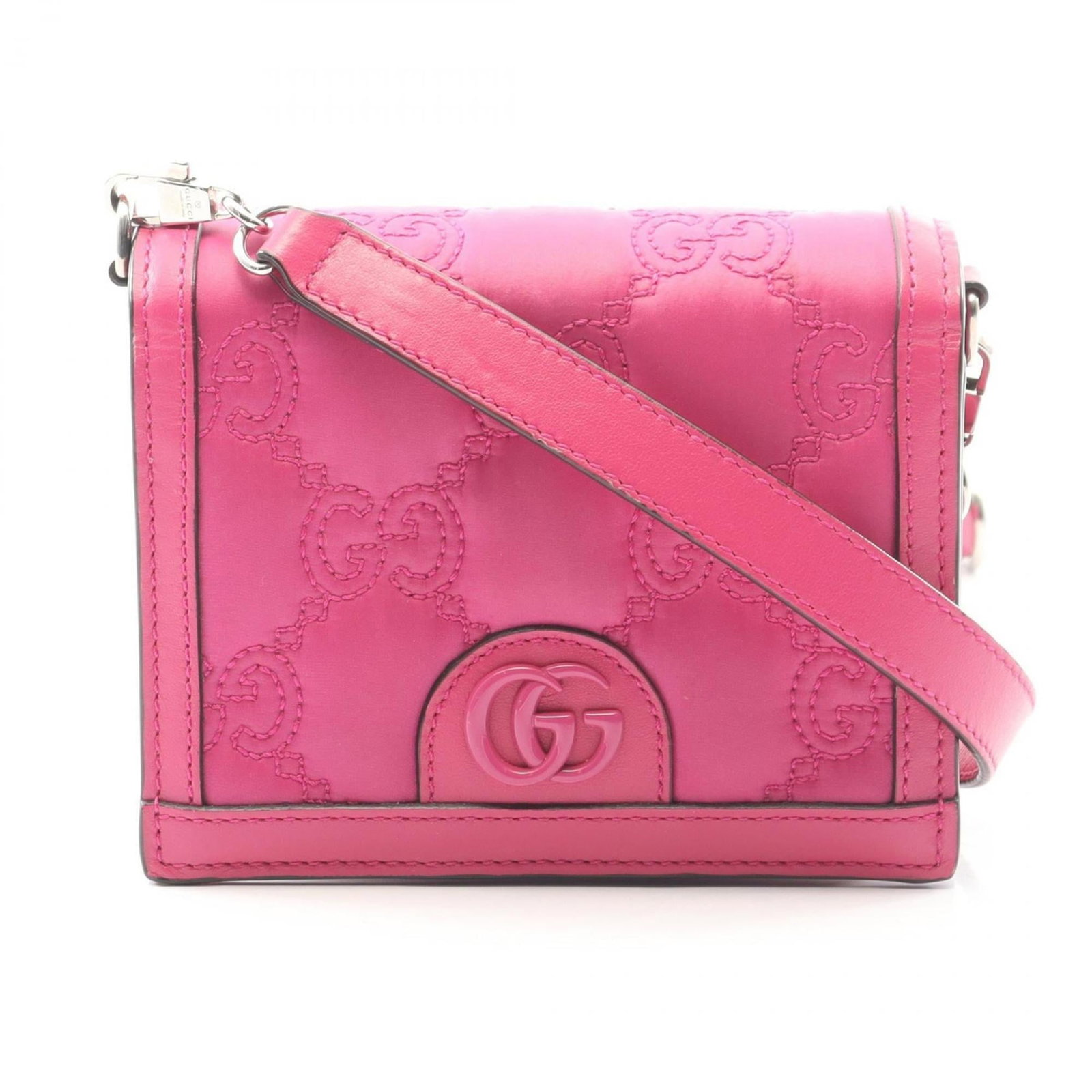 Bag nylon leather shoulder Gucci: Bag nylon leather shoulder Gucci Nylon and leather combine in this Gucci shoulder bag, available in pink. Measuring 10cm x 13cm, it features a mix of material textures. A few signs of usage are