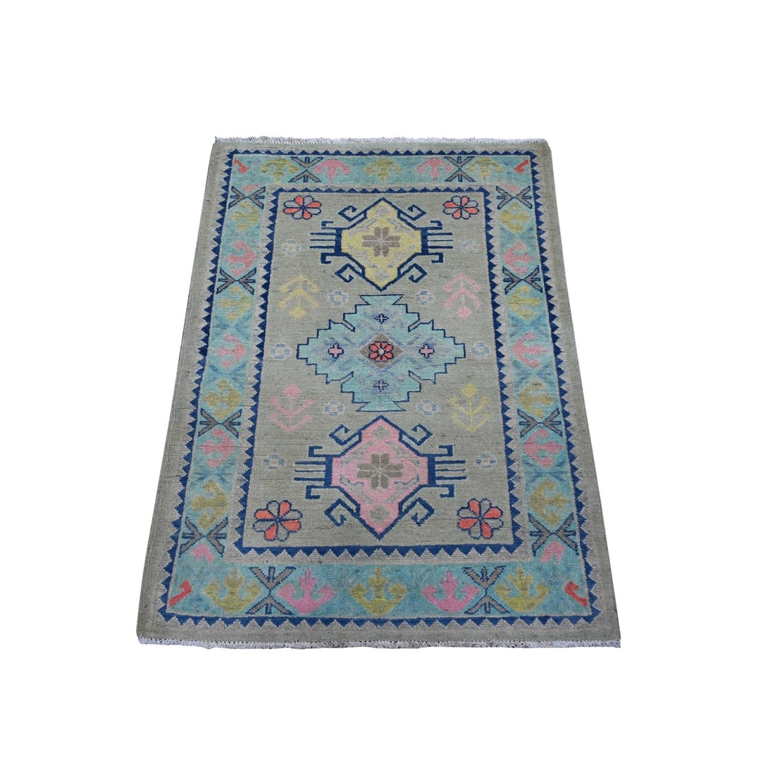 2'10"x4' Thunder Gray Hand Knotted Fusion Kazak Pure Wool Oriental Rug: 2'10"x4' Thunder Gray Hand Knotted Fusion Kazak Pure Wool Oriental Rug The Thunder Gray Hand Knotted Fusion Kazak Pure Wool Oriental Rug boasts a stunning rectangular field with intricate grey tones, 