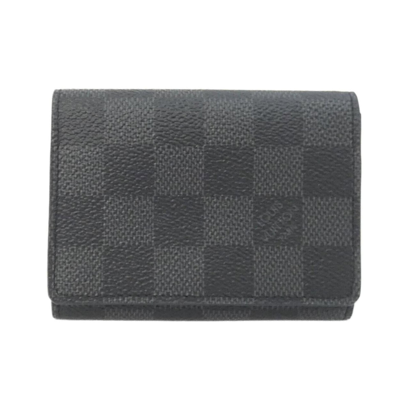 Graphite Damier Card Vuitton Louis: Graphite Damier Card Vuitton Louis Damier Graphite Card Vuitton Louis. This used card case features the iconic Damier Graphite pattern, showcasing a subtle blend of grey and white hues. With some