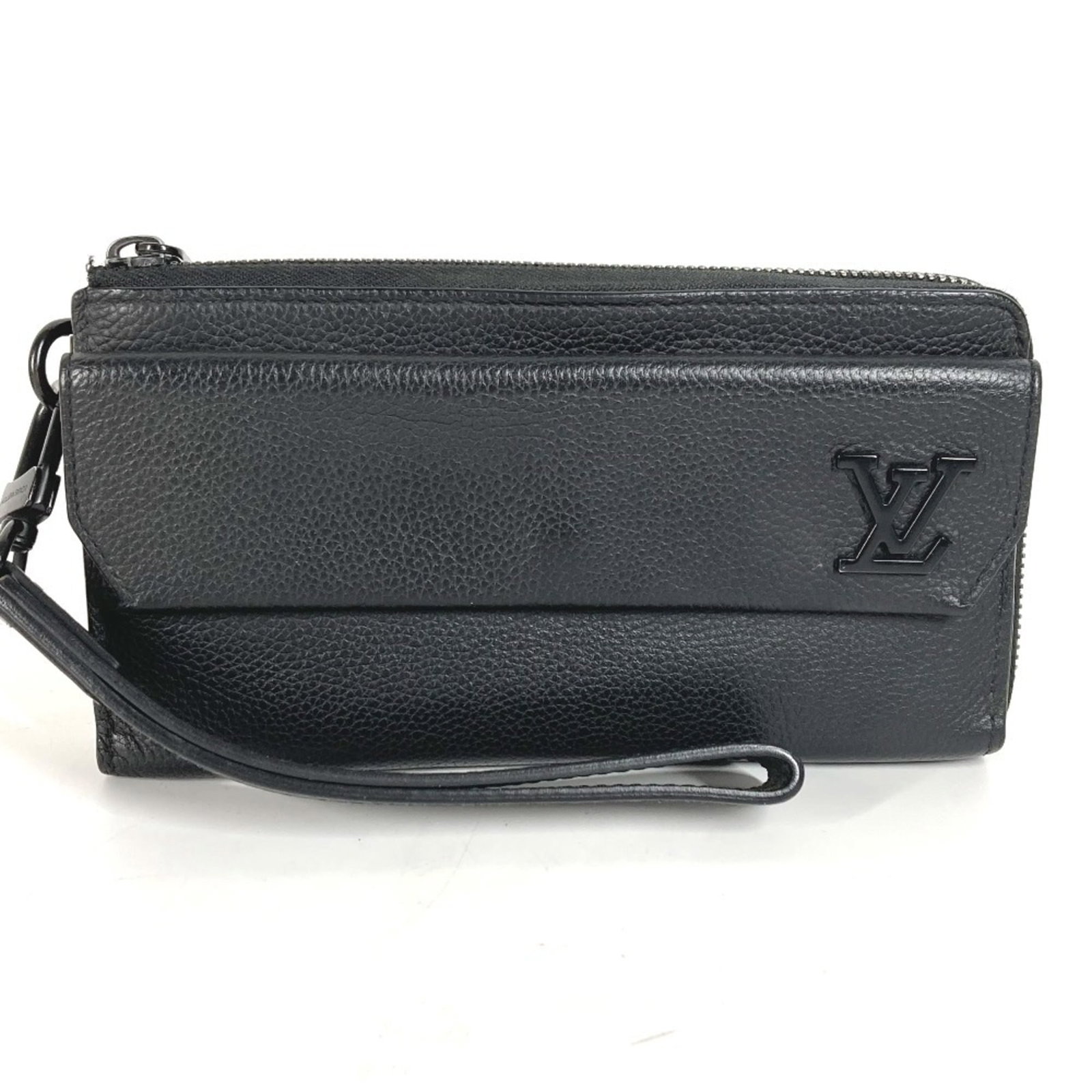 Louis Vuitton Long Bill Wallet (Bi-Fold) Leather: Louis Vuitton Long Bill Wallet (Bi-Fold) Leather The Louis Vuitton Long Bill Wallet (Bi-Fold) Leather features a classic design with a timeless black leather finish. With its bi-fold structure and stu