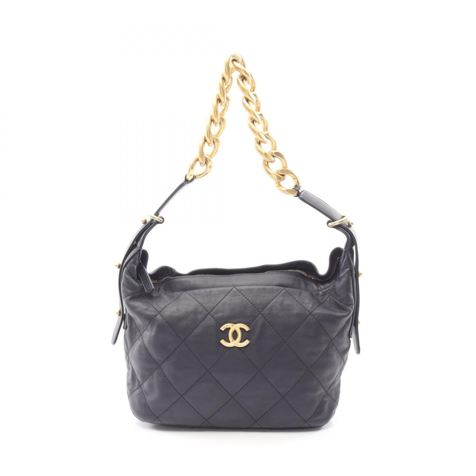 Handbag Leather Shoulder Bag Chanel: Handbag Leather Shoulder Bag Chanel Navy lambskin leather shoulder bag from Chanel, featuring classic design and timeless elegance. Measuring 18cm x 28cm x 8.5cm, this used handbag showcases a few tra