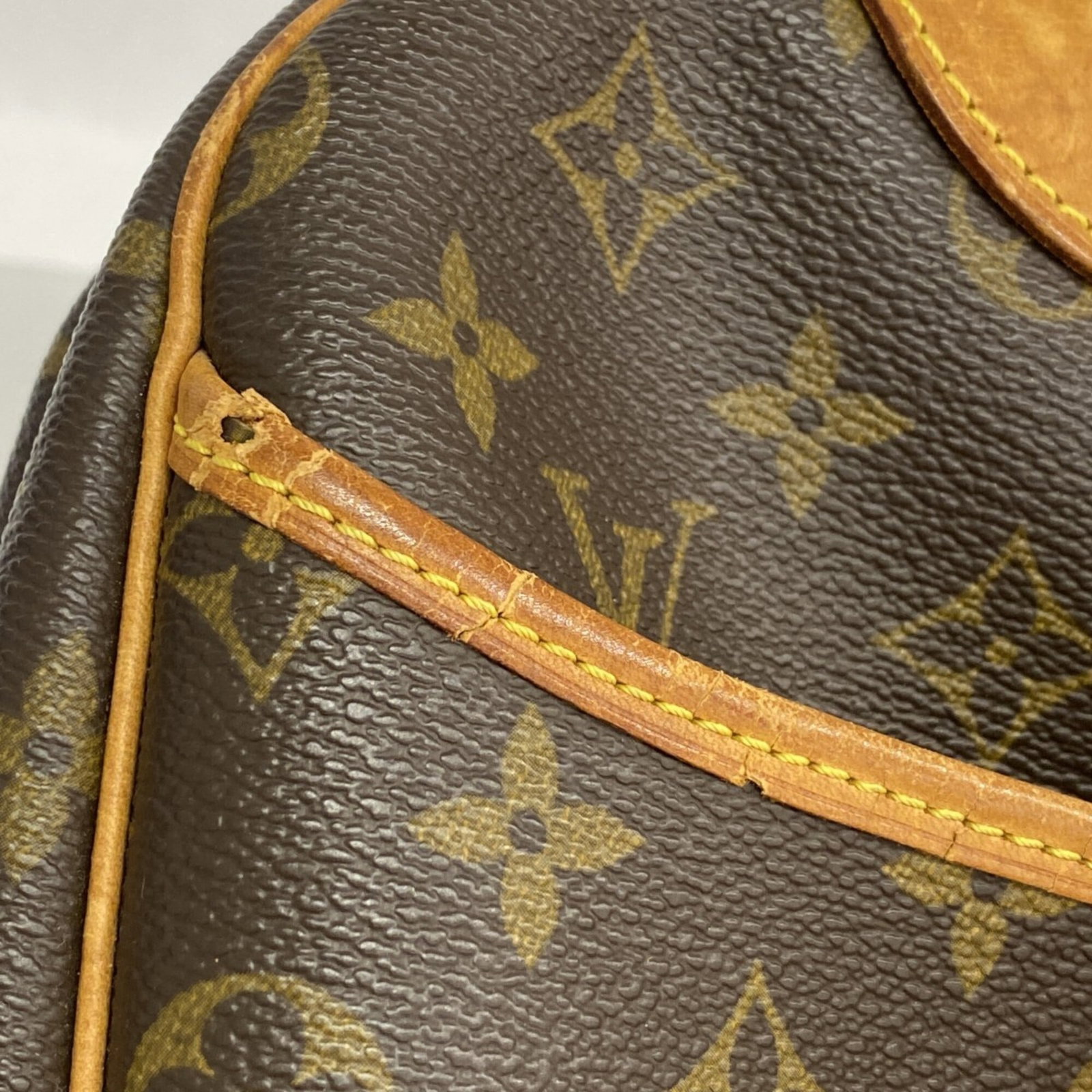 Louis Vuitton Handbag - 6