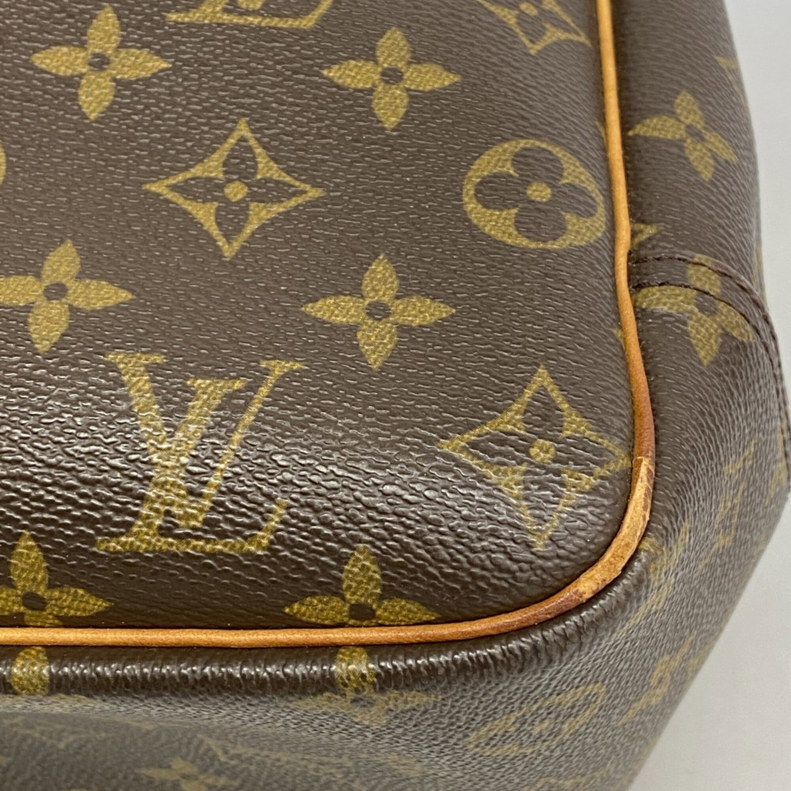 Louis Vuitton Handbag - 7