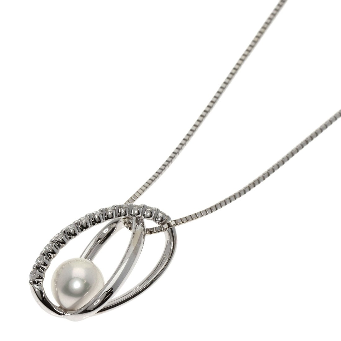 Tasaki Pearlpearl Diamond Necklace K18 White Gold: Tasaki Pearlpearl Diamond Necklace K18 White Gold K18 White Gold necklace featuring D pearls, totaling 0.19ct in carat weight, is set in a stylish silver metal pendant with a length of 19.6 inches. Th