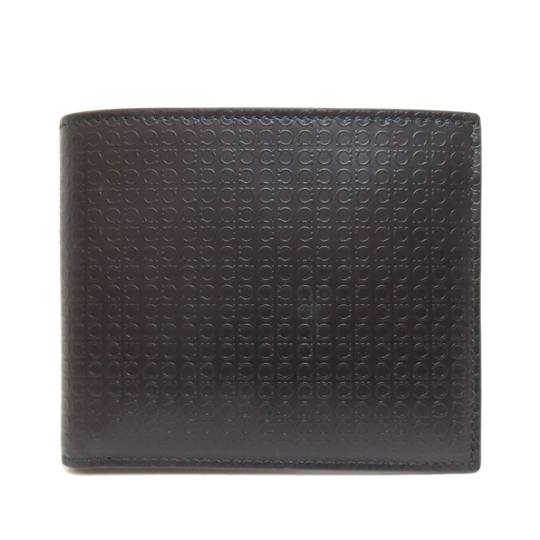 Gancinipattern wallet with leather and coin pocket from Salvatore Ferragamo.: Gancinipattern wallet with leather and coin pocket from Salvatore Ferragamo. Black leather bifold wallet with coin pocket from Salvatore Ferragamo, featuring classic design and functional details.