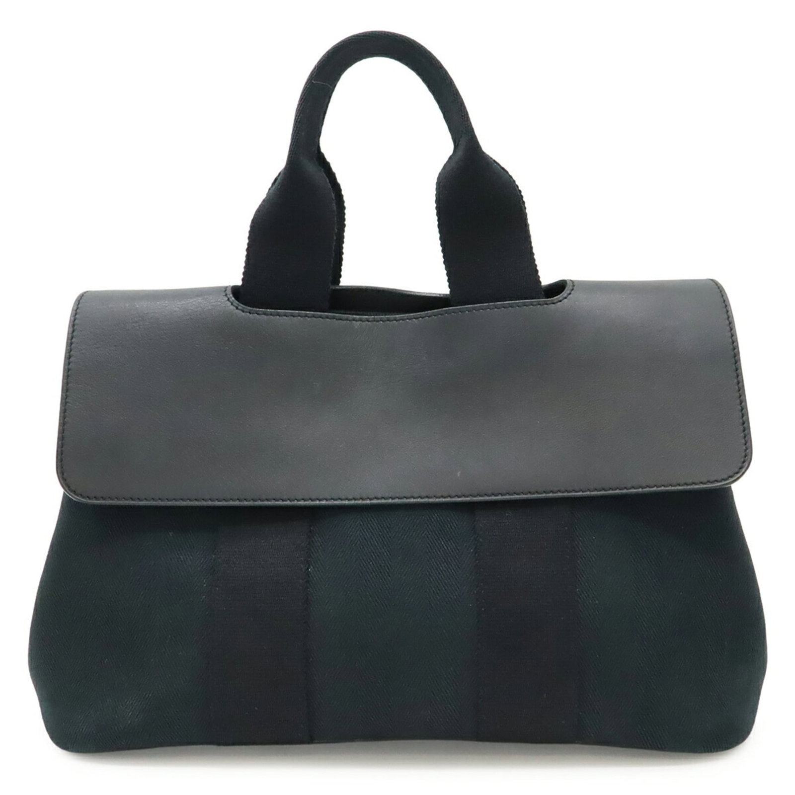 Hermes Handbag Tote Bag Toile Chevron Leather: Hermes Handbag Tote Bag Toile Chevron Leather Toile Chevron Leather tote bag from Hermes in black, featuring the iconic design. This casual women's handbag measures 21cm x 30cm x 13.5cm and weighs