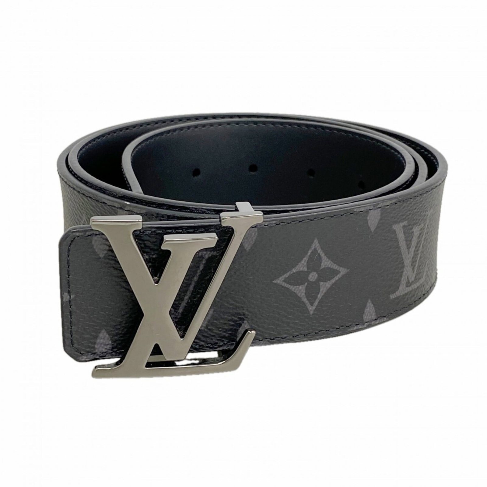Standard Louis Vuitton Belt: Standard Louis Vuitton Belt Black Louis Vuitton belt with standard design, available in lengths of 93cm-103cm. Traces of usage and minor scratches can be seen on the surface, but overall remains in go