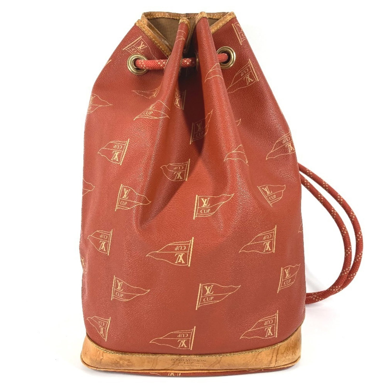Shoulder Bag Canvas Leather Louis Vuitton: Shoulder Bag Canvas Leather Louis Vuitton This Louis Vuitton shoulder bag features a unique canvas leather design in vibrant orange, showcasing the iconic brand's signature style. Measuring 43cm x 27c