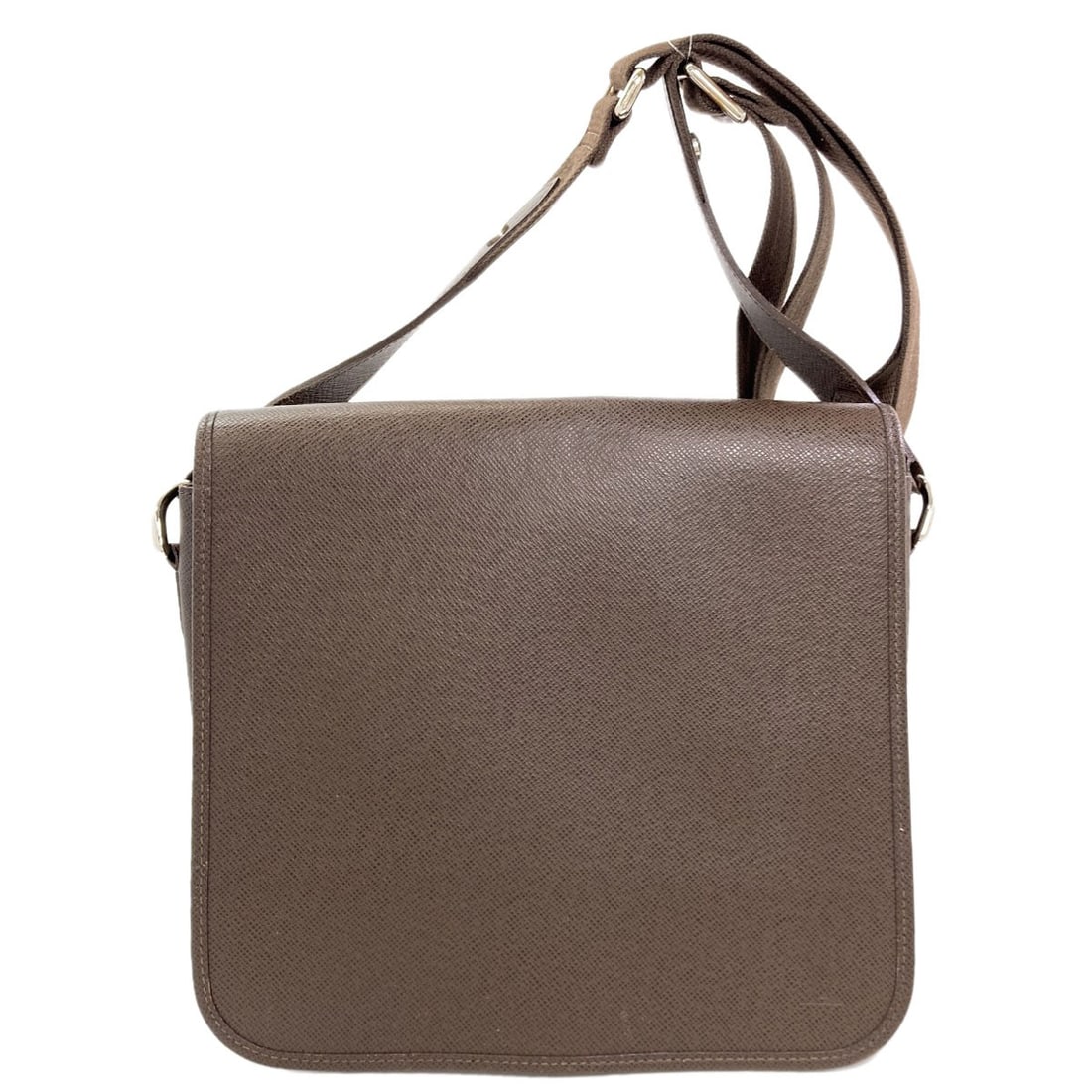 Shoulder Bag Andrei Taiga Louis Vuitton M32488: Shoulder Bag Andrei Taiga Louis Vuitton M32488 Brown Taiga Louis Vuitton M32488 Shoulder Bag. This shoulder bag features the iconic Taiga exterior material, a signature style from LOUIS VUITTON. With
