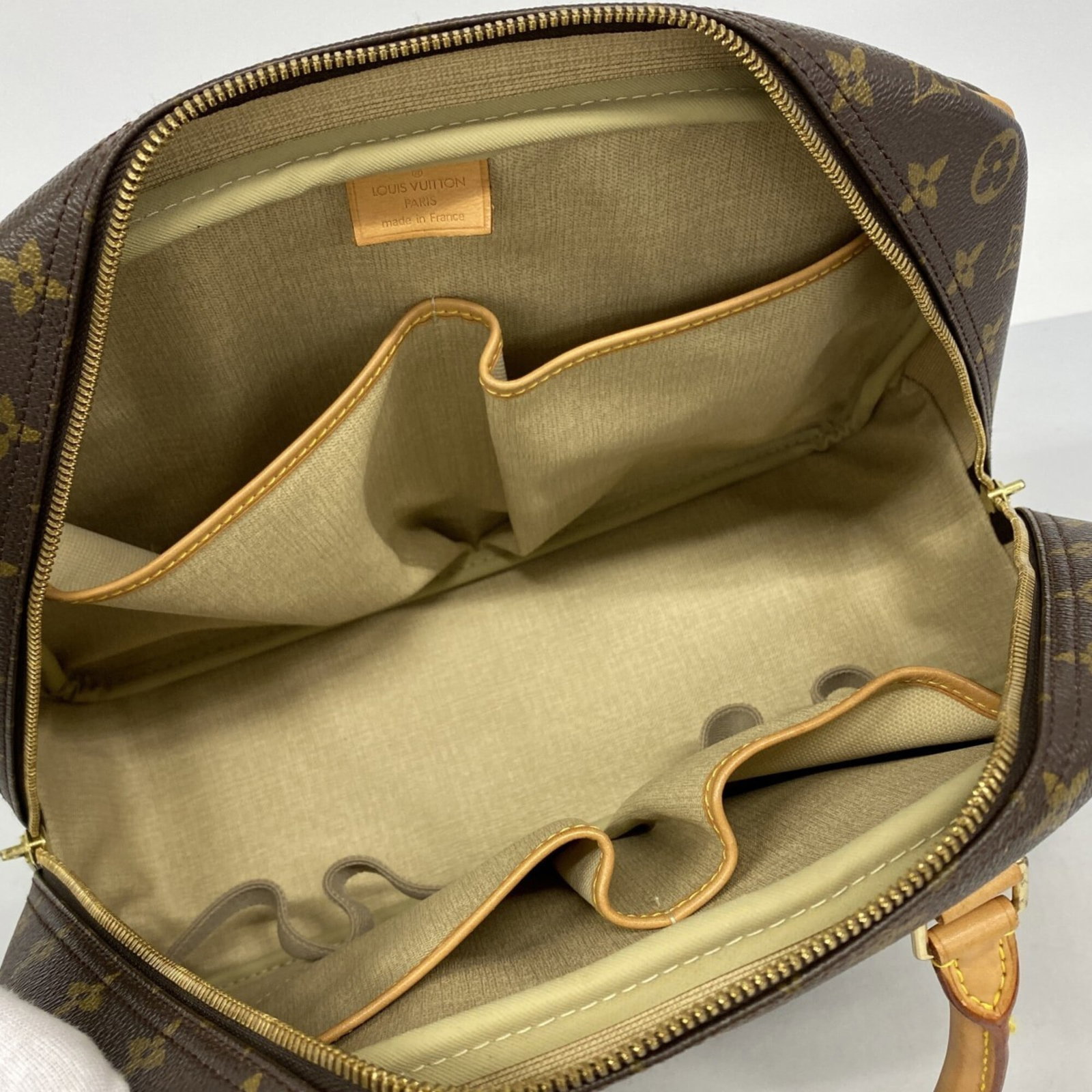 Louis Vuitton Handbag - 4