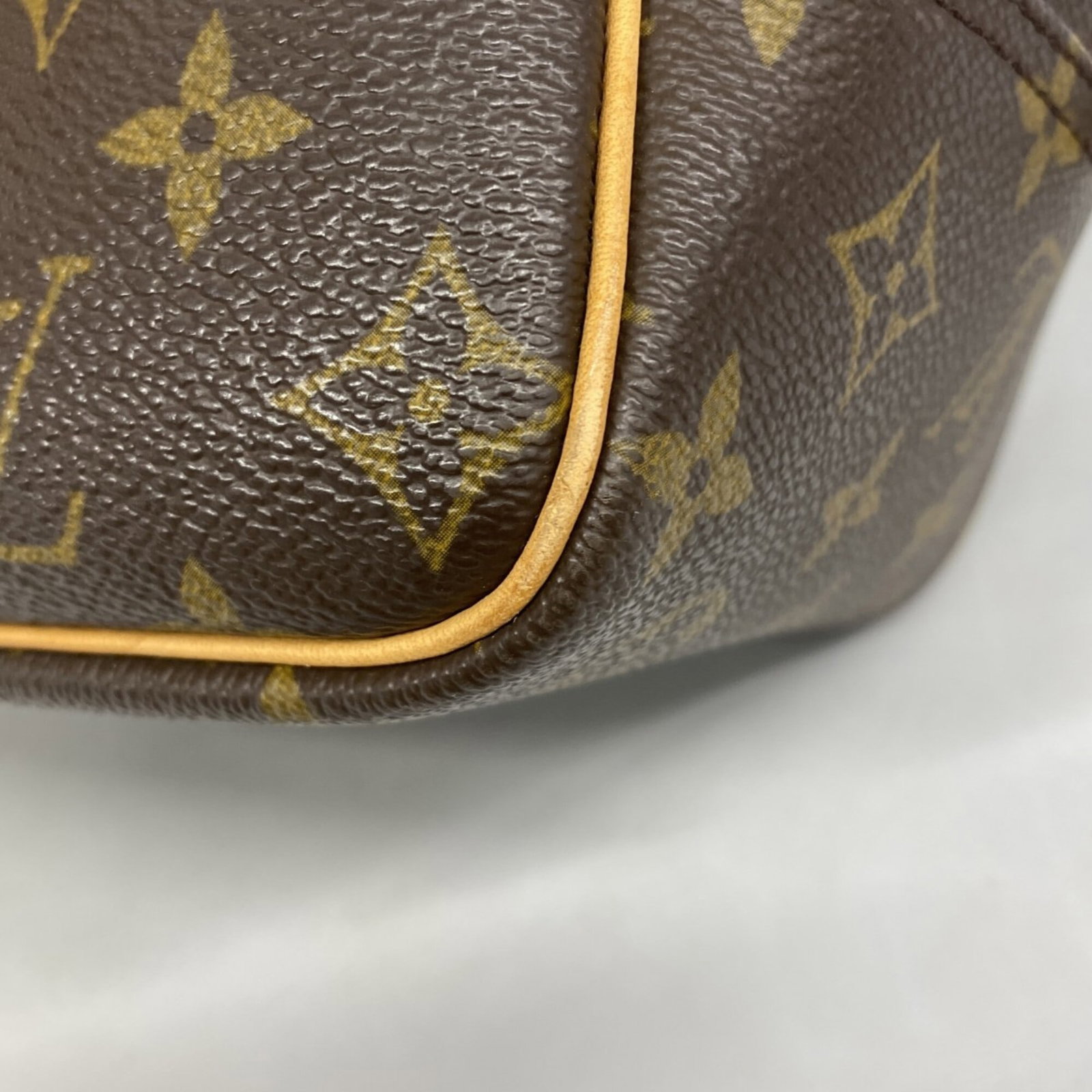 Louis Vuitton Handbag - 6