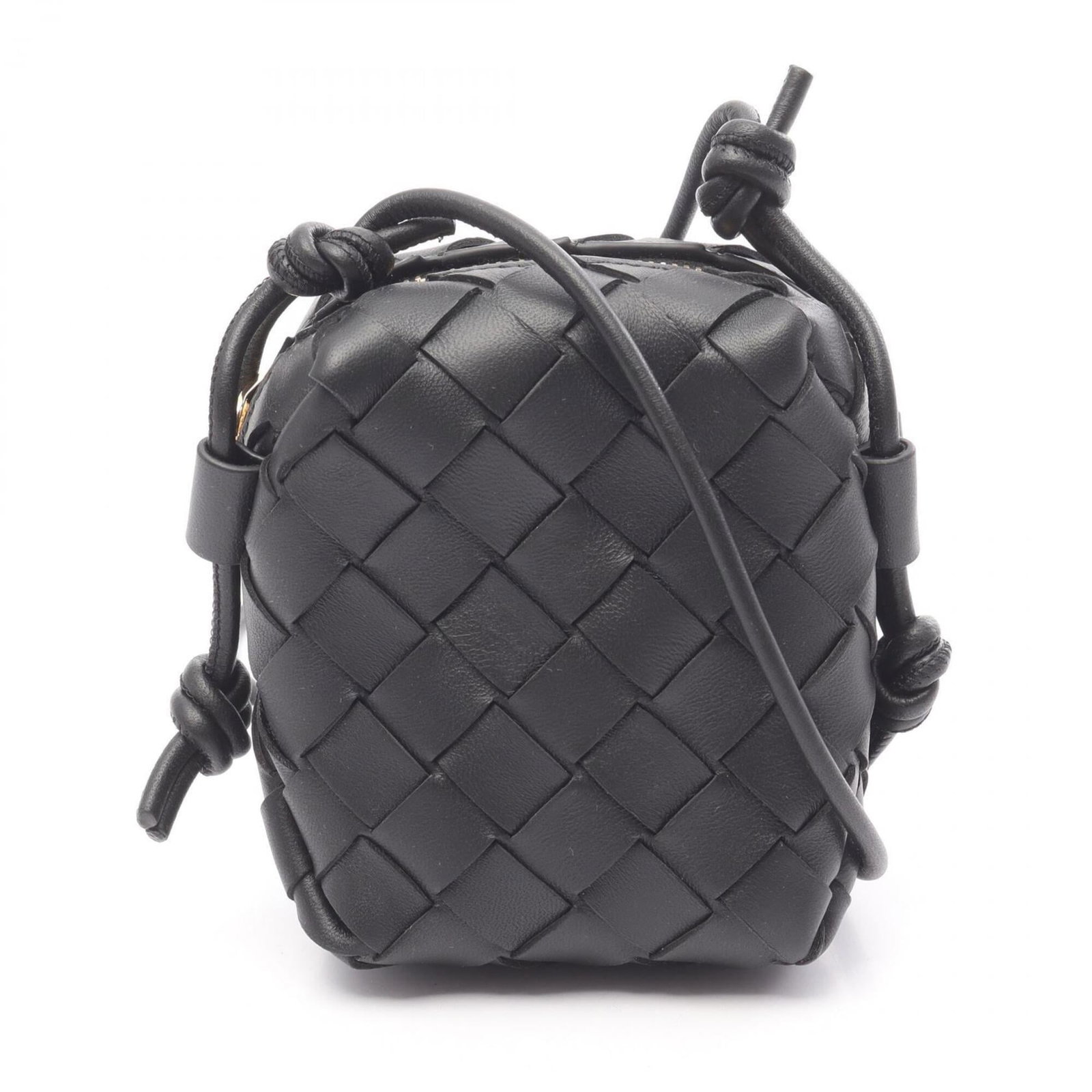 Veneta Intrecciato Bag Handbag Shoulder: Veneta Intrecciato Bag Handbag Shoulder The Veneta Intrecciato Bag Handbag Shoulder boasts an all-black design, showcasing the signature woven pattern characteristic of Bottega Veneta's iconic style. 