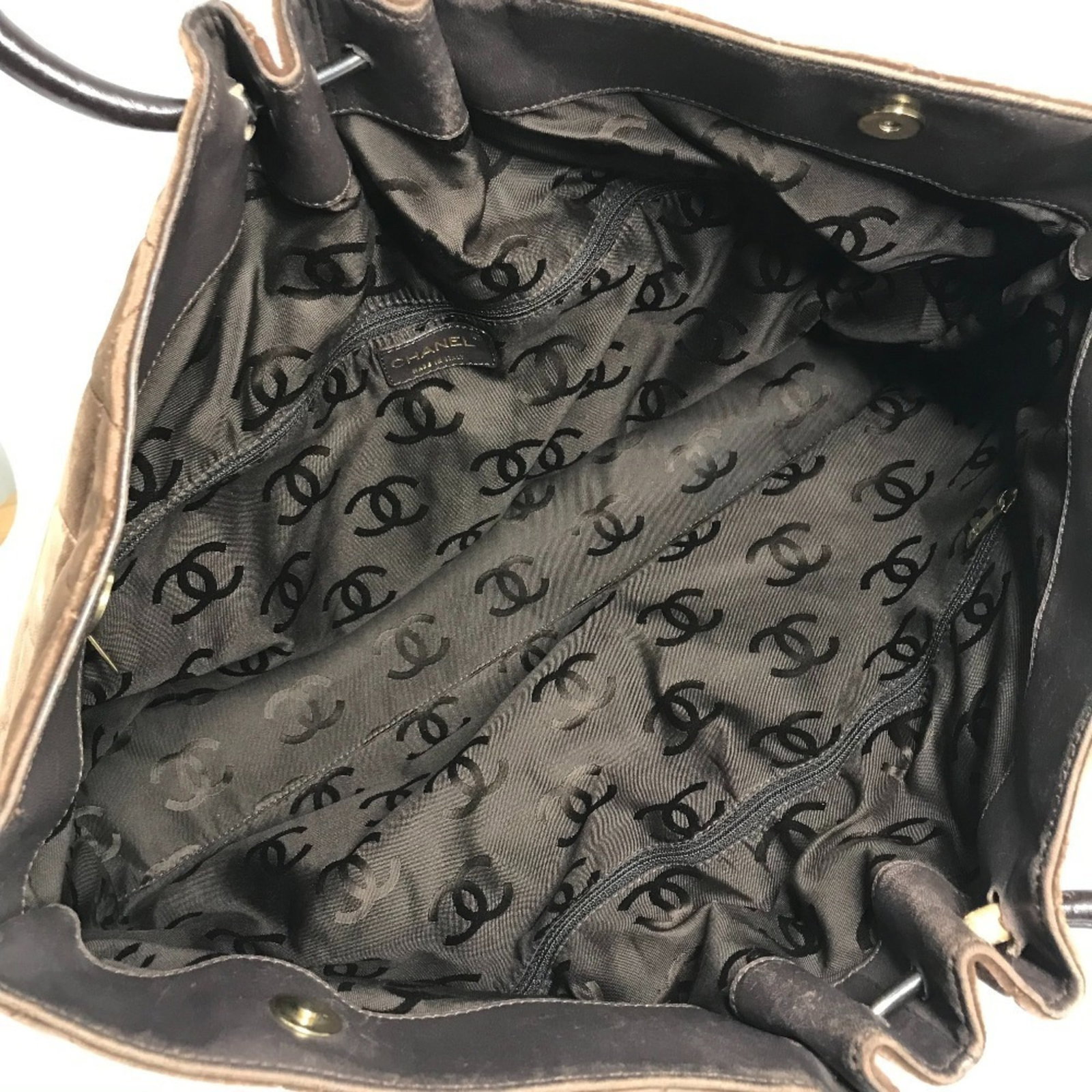 Handbag by Chanel - 12
