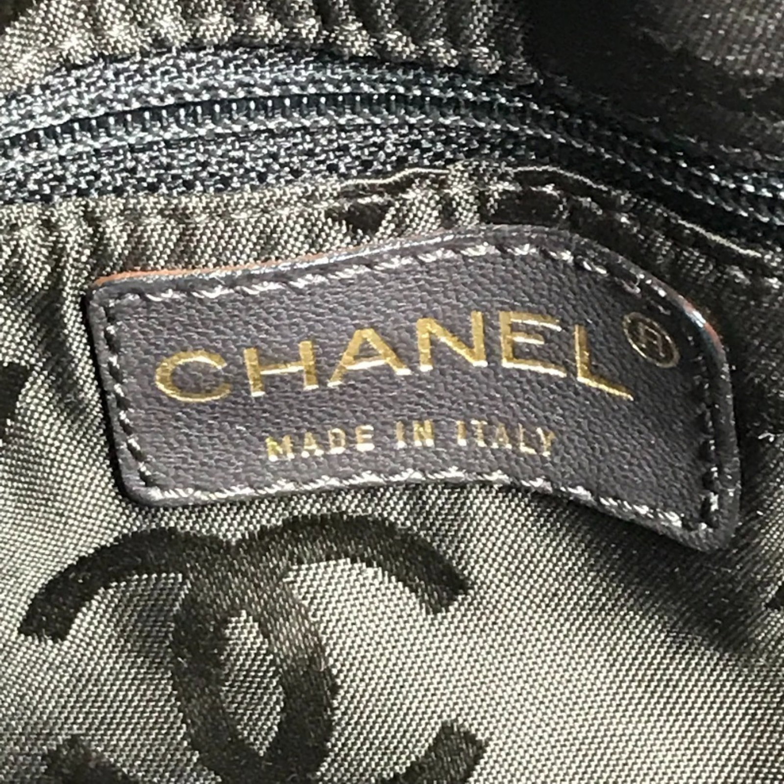 Handbag by Chanel - 13