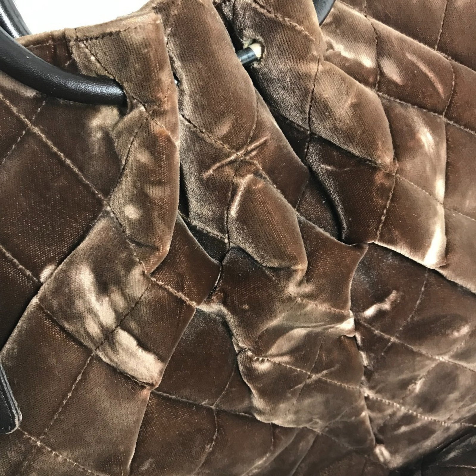 Handbag by Chanel - 18