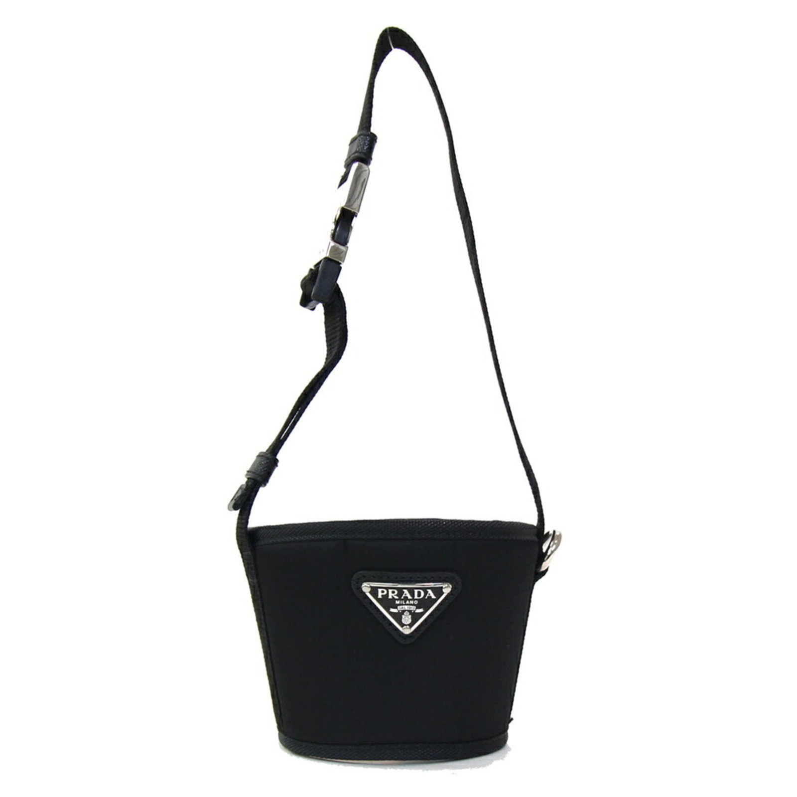 Others Nylon by Prada: Others Nylon by Prada Others Nylon by Prada in mint condition, featuring black nylon material and a like-new state. This used item boasts a pristine appearance, making it a great option for those