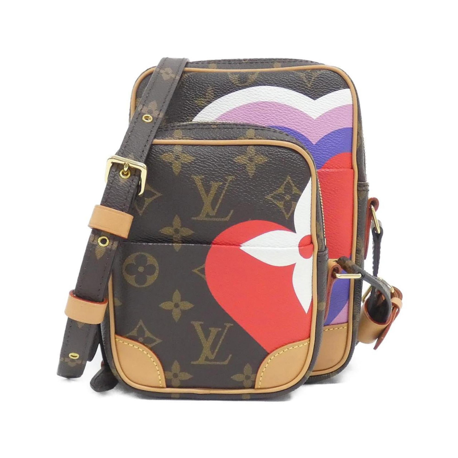 Canvas Coated Bag Shoulder Vuitton Louis: Canvas Coated Bag Shoulder Vuitton Louis Marron leather shoulder bag with gold hardware, featuring coated canvas material. A few traces of usage can be seen, including some scratches and dirt, but