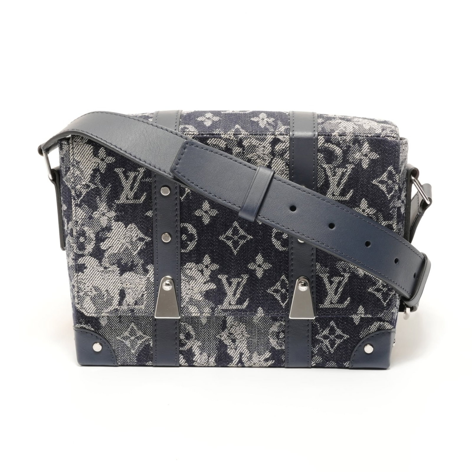 Shoulder Bag Monogram Vuitton Louis: Shoulder Bag Monogram Vuitton Louis Navy Monogram Louis Vuitton Shoulder Bag, featuring the iconic LV monogram pattern in navy color. This pre-owned shoulder bag measures 17cm x 24cm x 5cm and comes