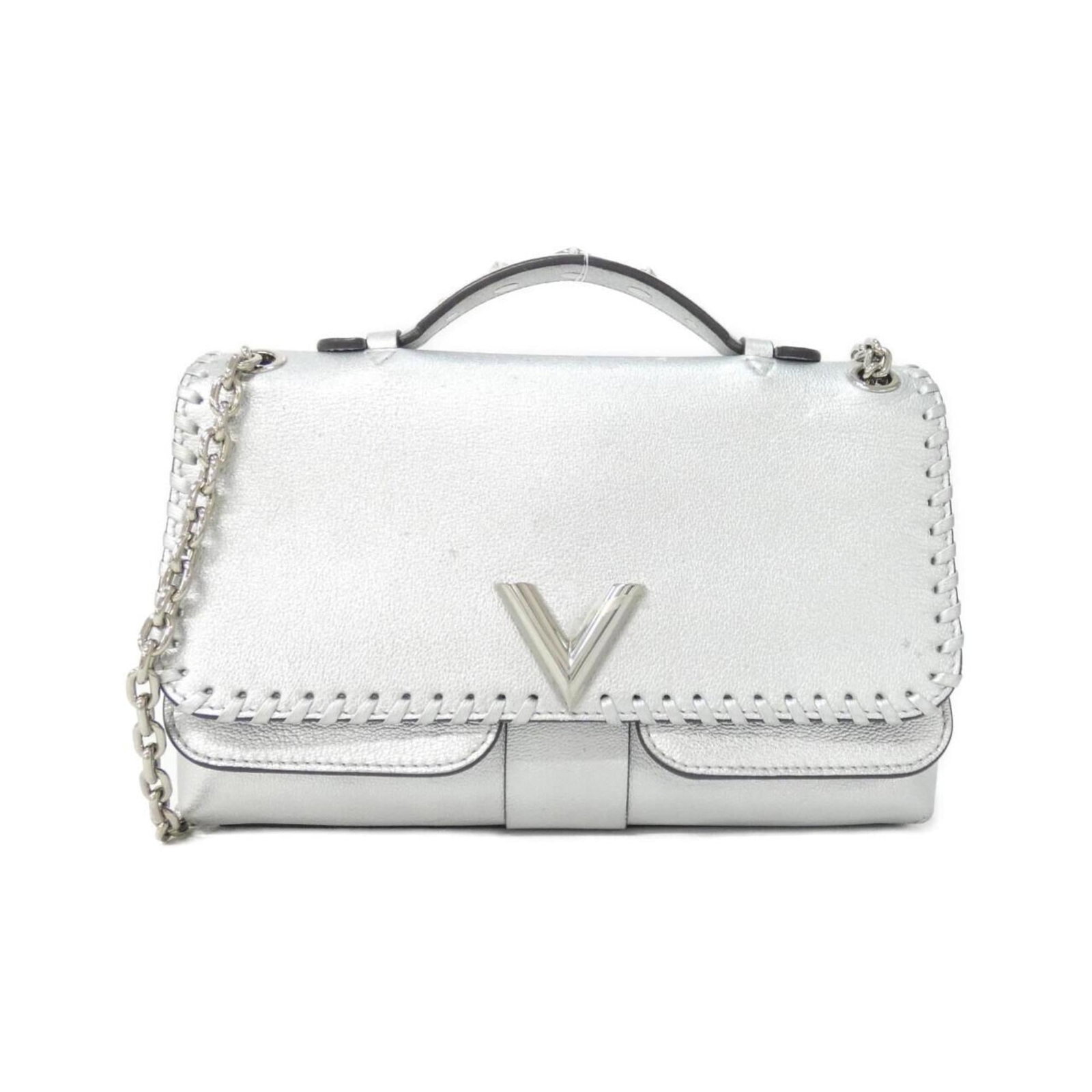 Louis Vuitton Handbag Shoulder Bag Leather: Louis Vuitton Handbag Shoulder Bag Leather Silver Louis Vuitton Handbag Shoulder Bag Leather, featuring calf leather construction and silver hardware, is available in used condition with some traces