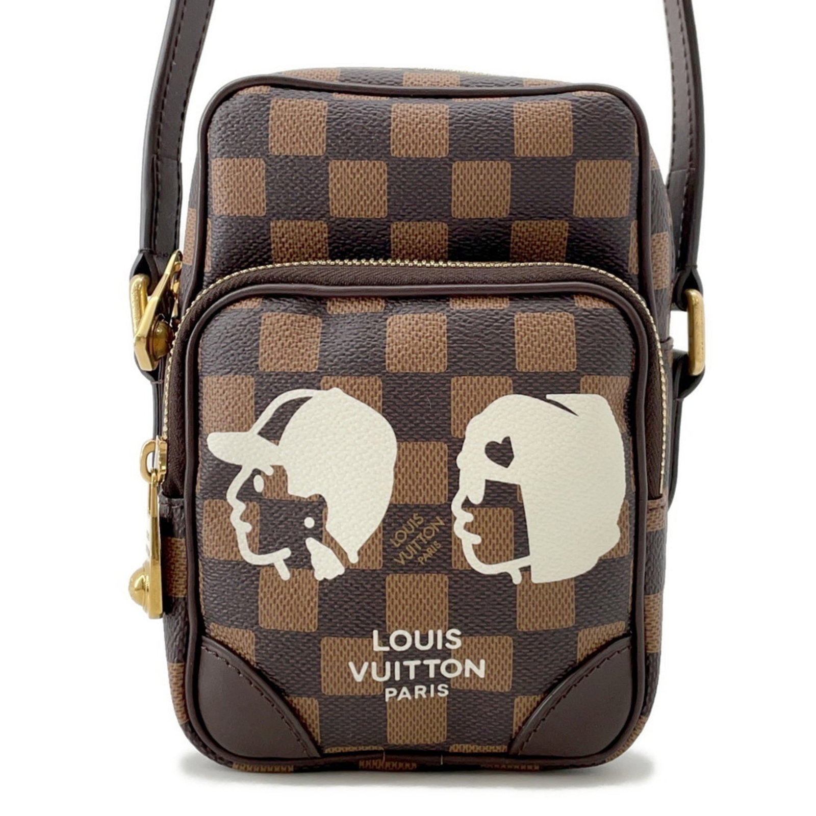 Shoulder bag by Louis Vuitton: Shoulder bag by Louis Vuitton Brown and red hues blend together in perfect harmony, creating a timeless look for the Louis Vuitton shoulder bag. With its gold hardware accents and sturdy design, this 