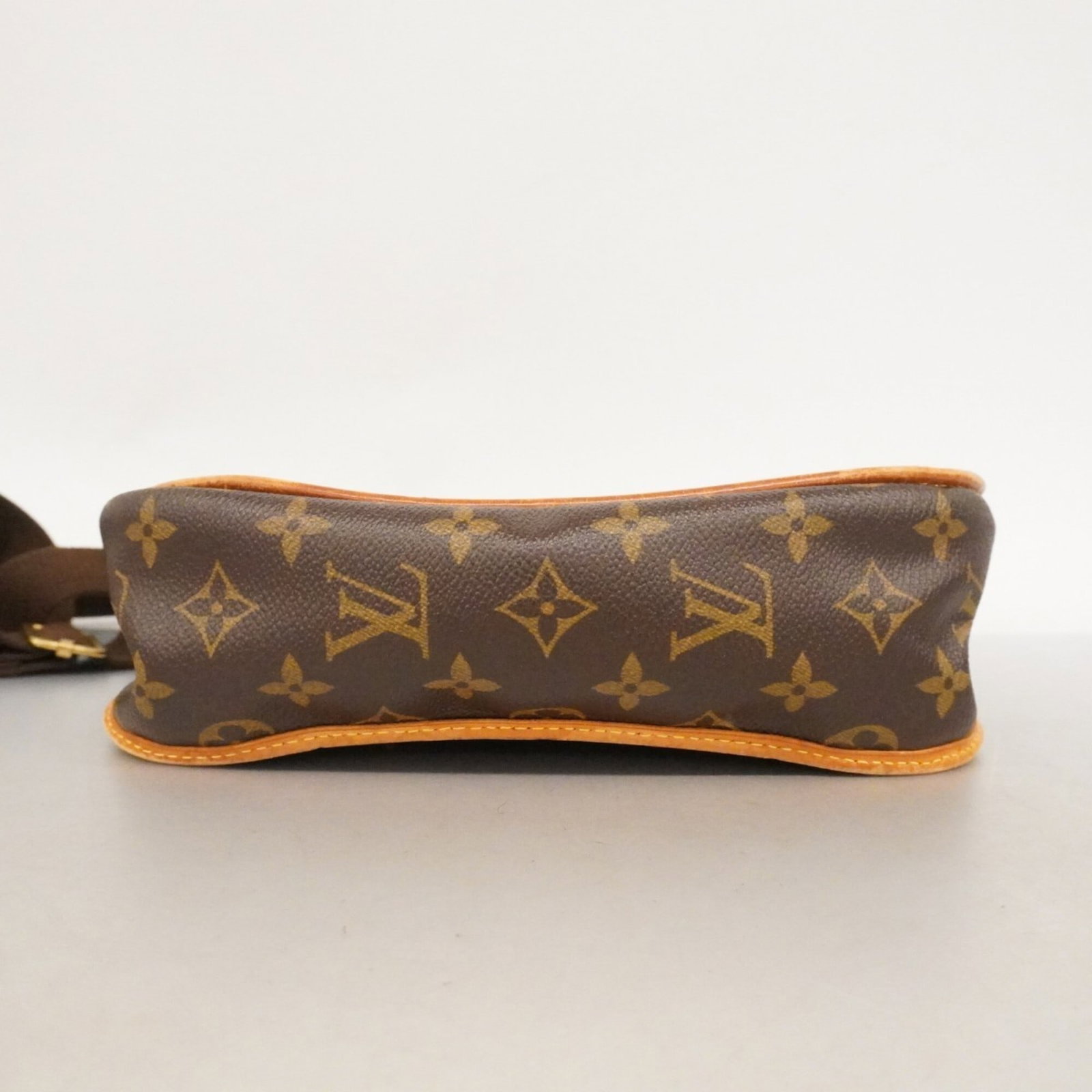 Shoulder bag by Louis Vuitton - 3