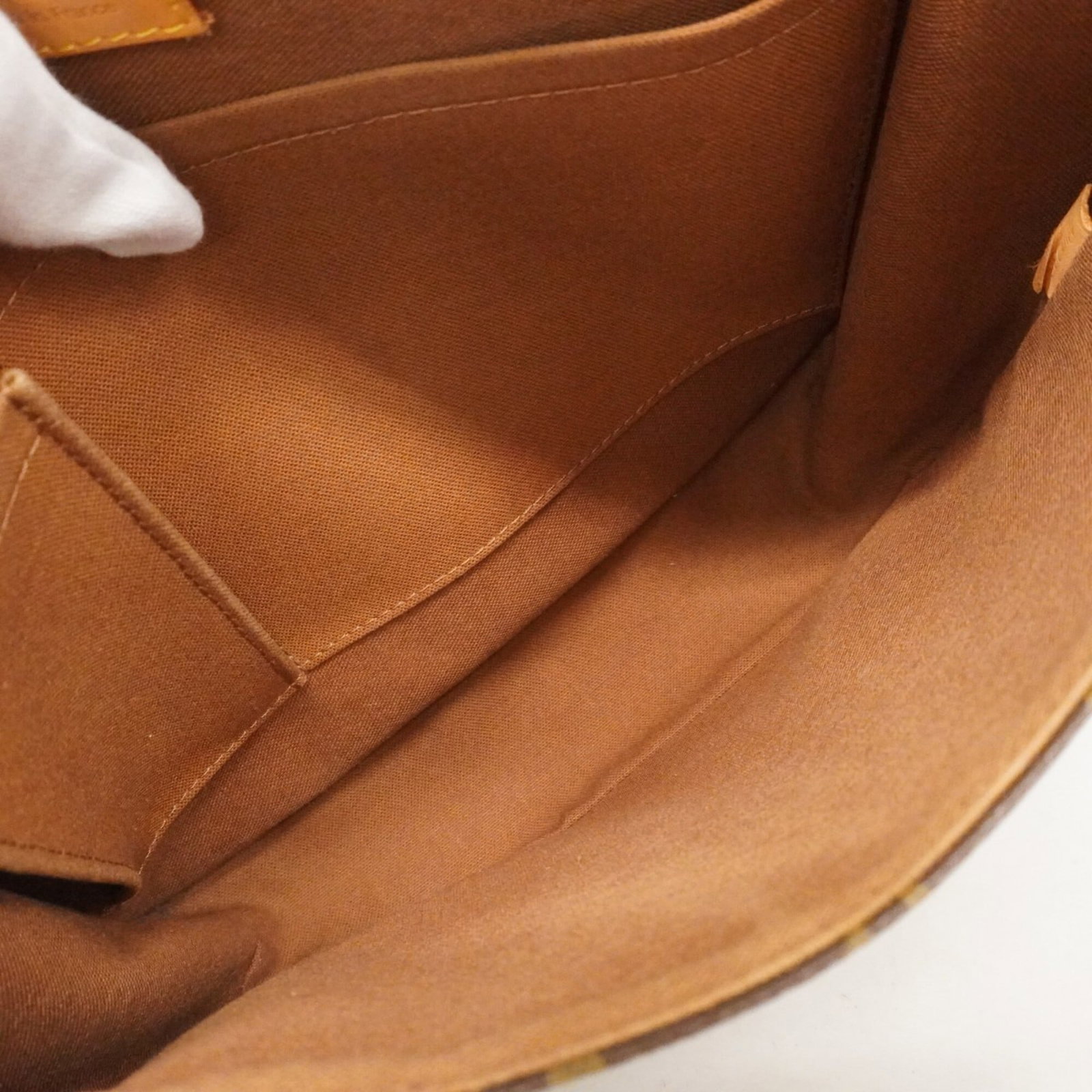 Shoulder bag by Louis Vuitton - 4