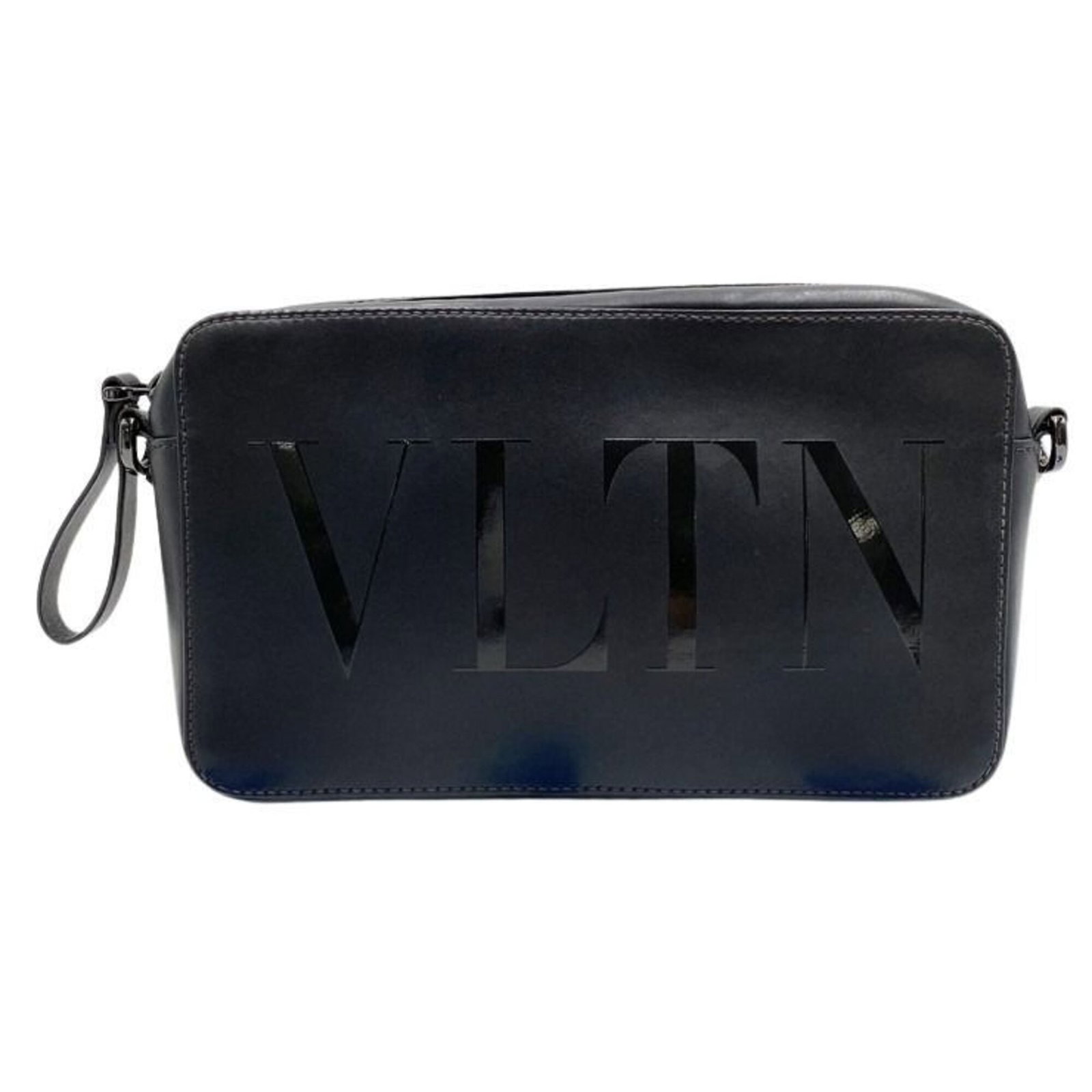Garavani Valentino Leather Shoulder Bag: Garavani Valentino Leather Shoulder Bag Black leather shoulder bag with Valentino Garavani branding, measuring 13.5cm x 23.5cm x 5cm in size, featuring a classic design and sleek silhouette. The bag h