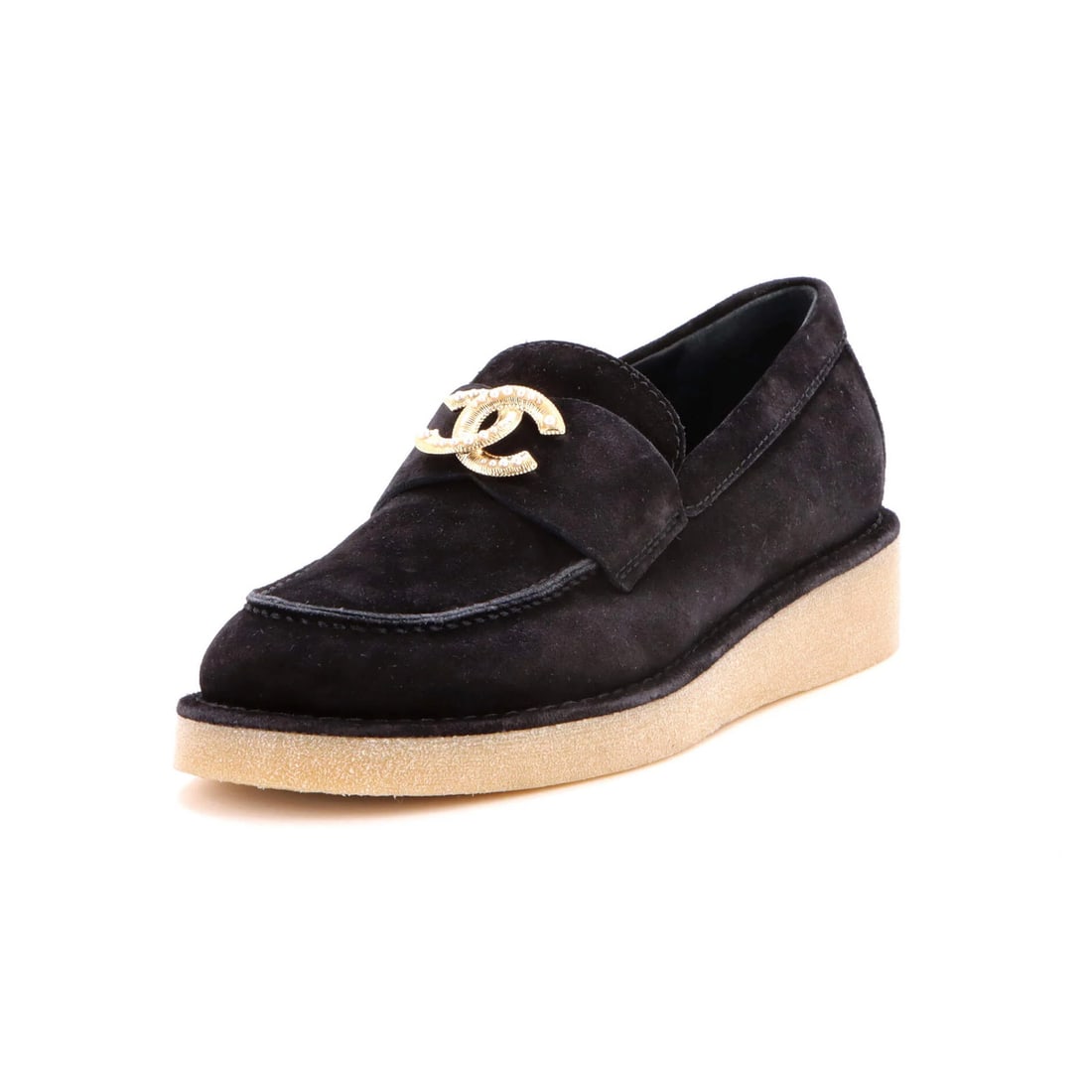Women's pearl suede loafers by Chanel: Women's pearl suede loafers by Chanel Black pearl suede loafers by Chanel, featuring a sleek and sophisticated design. Made from high-quality suede exterior and interior materials, these classic