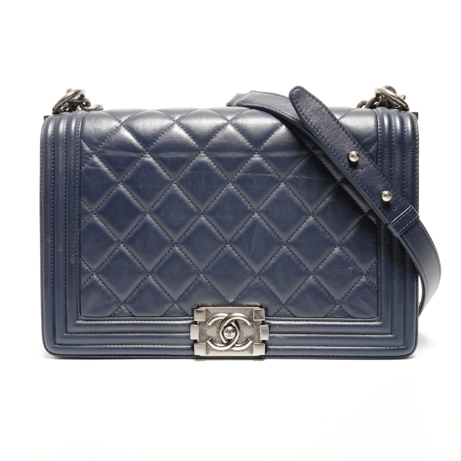 Shoulder Bag Leather: Shoulder Bag Leather Navy lambskin shoulder bag with flap closure, featuring high-quality leather construction. Measuring 18cm x 27cm x 7cm, this classic design boasts a timeless silhouette and