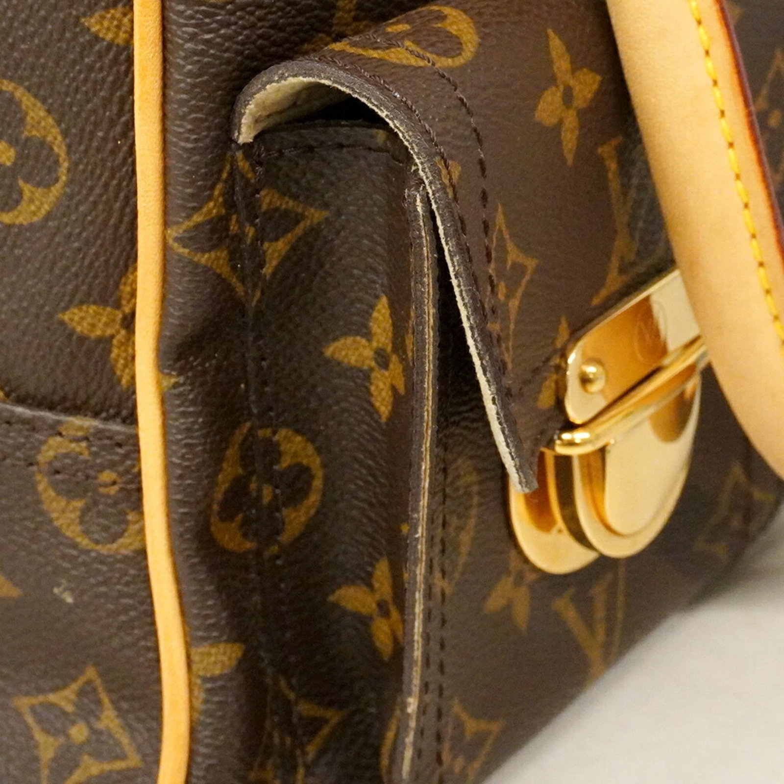 Louis Vuitton Handbag - 7