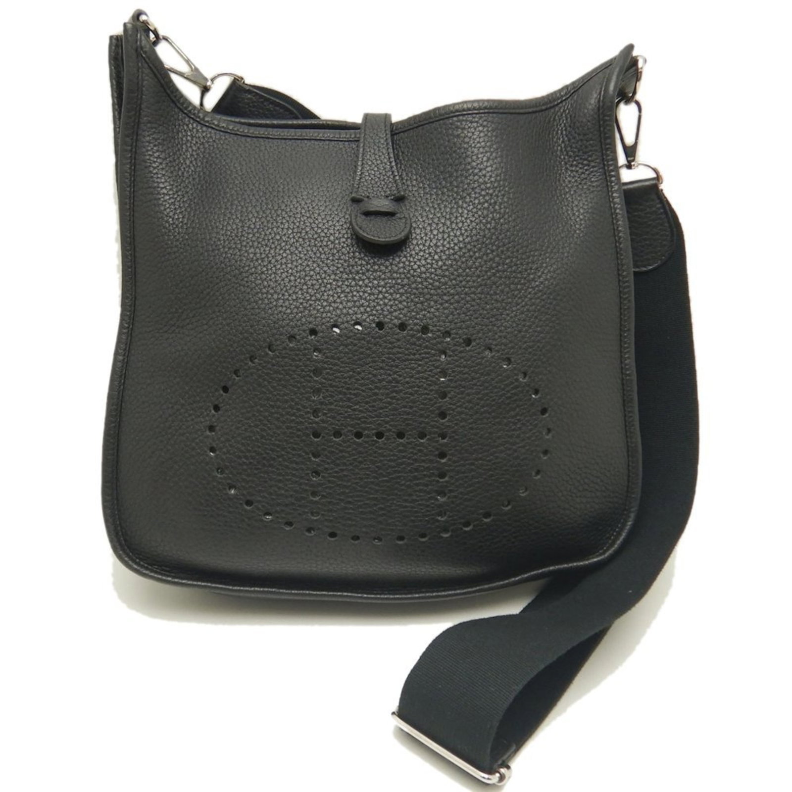 Hermes Shoulder Bag Taurillon Clemence Leather: Hermes Shoulder Bag Taurillon Clemence Leather Taurillon Clemence Leather shoulder bag from Hermes, featuring a timeless design with subtle scratches and signs of usage. This pre-owned black bag measu