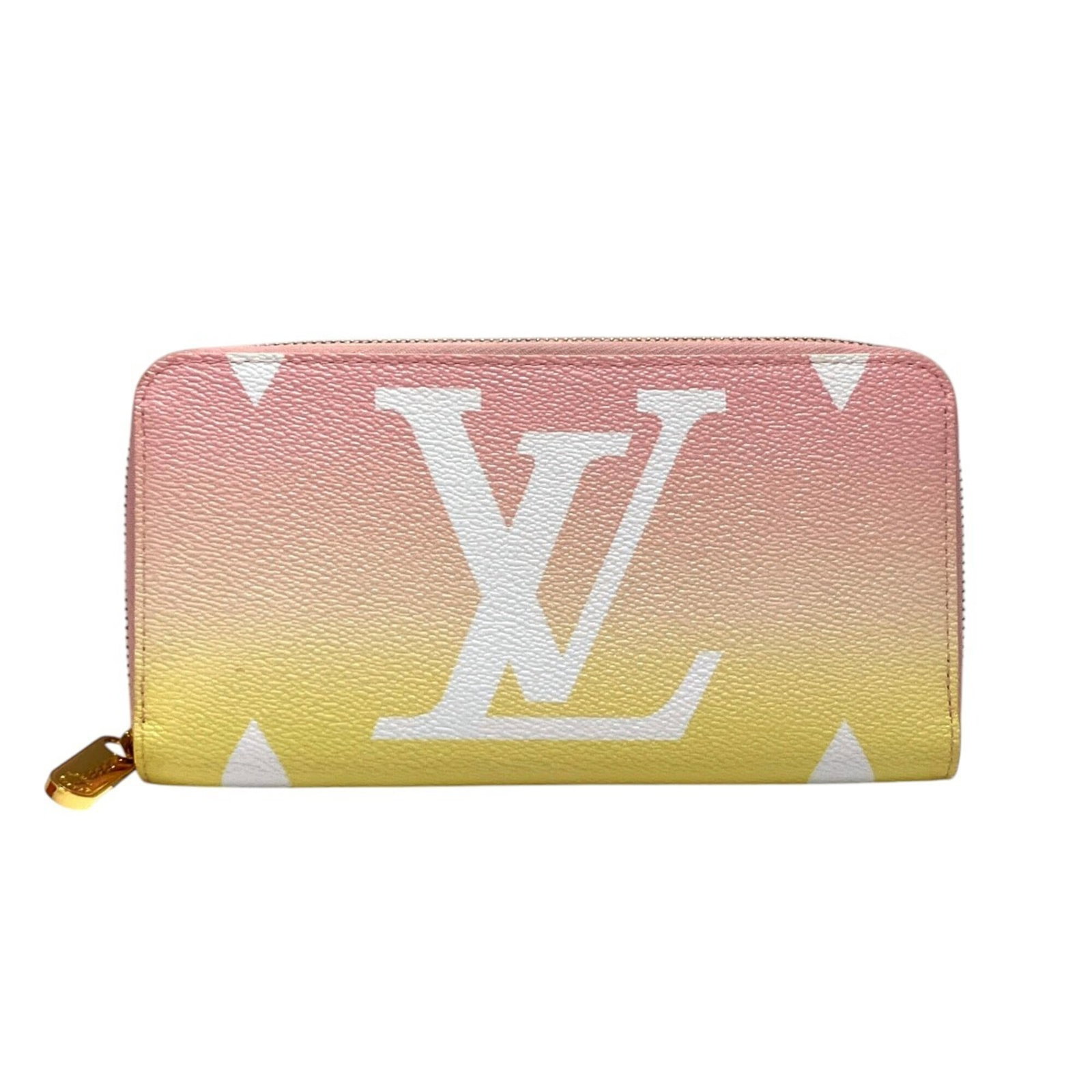 Long Wallet Bi Fold Pvc Louis Vuitton: Long Wallet Bi Fold Pvc Louis Vuitton This Long Wallet Bi-Fold in Rose Clair Pvc features the iconic Louis Vuitton design, offering a stylish and functional accessory for everyday use. With its