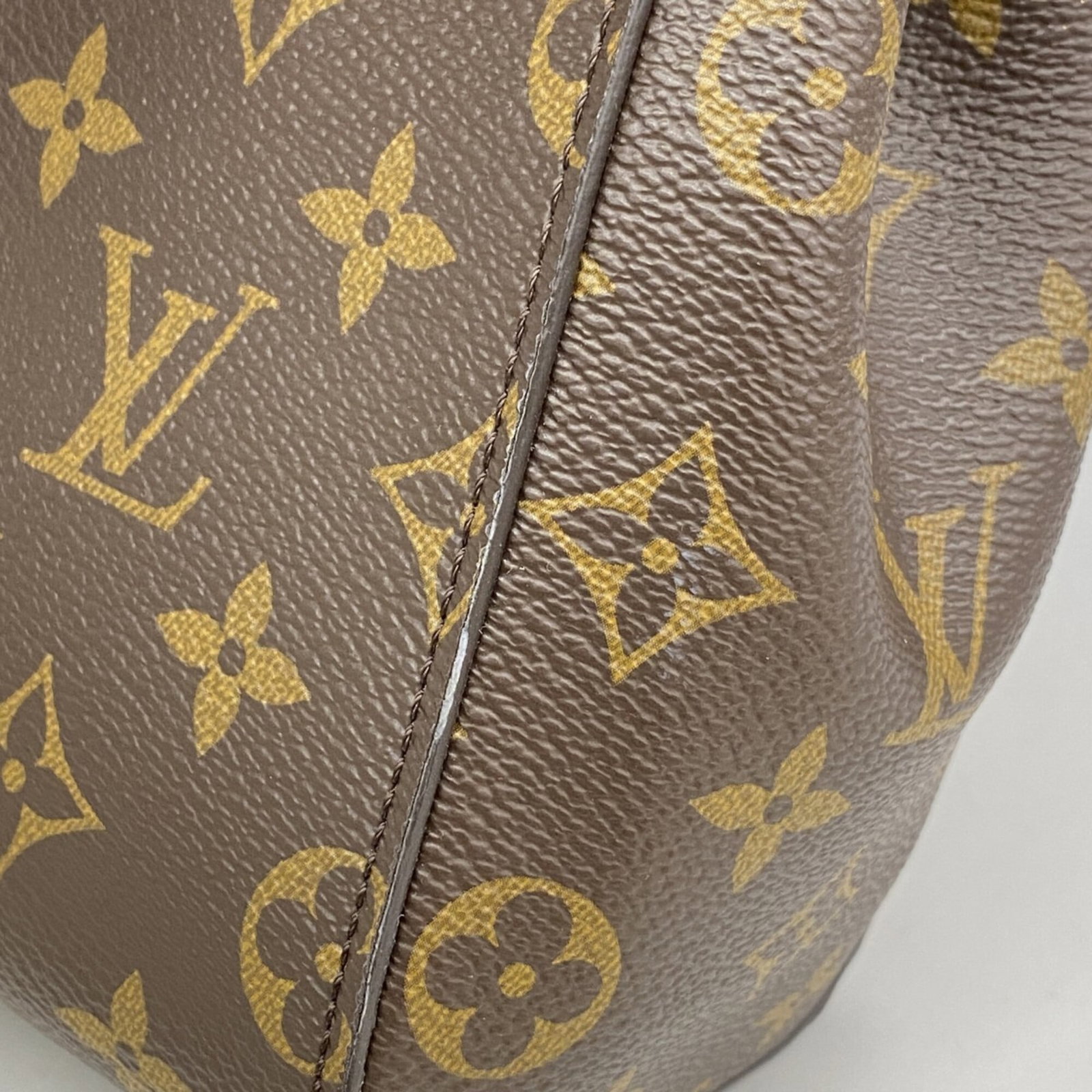 Louis Vuitton Handbag - 7