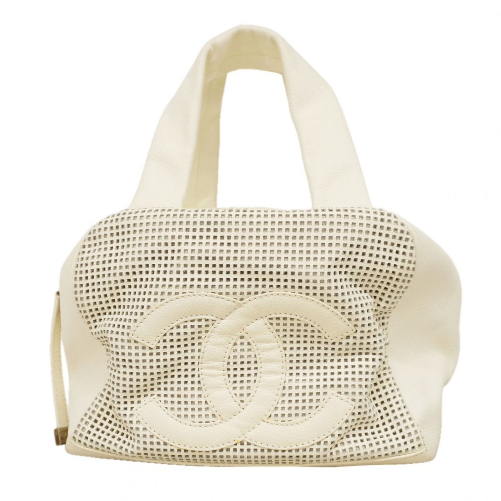 Calfskin Grained Chanel Handbag: Calfskin Grained Chanel Handbag White Grained Calfskin Chanel Handbag, measuring 16cm x 22cm x 17cm, boasts its classic design with a subtle patina from previous use. The handbag's grained calfskin