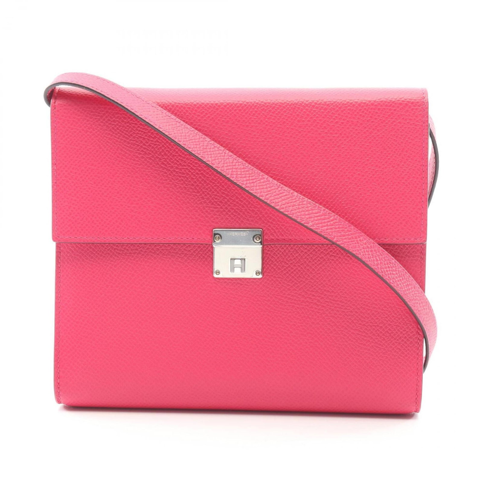 Hermes Handbag Leather Epsom Shoulder: Hermes Handbag Leather Epsom Shoulder Pink Epsom Leather Shoulder Bag from Hermes, featuring a unique and stylish design. This used handbag boasts a few traces of usage, with some scratches and dirt v