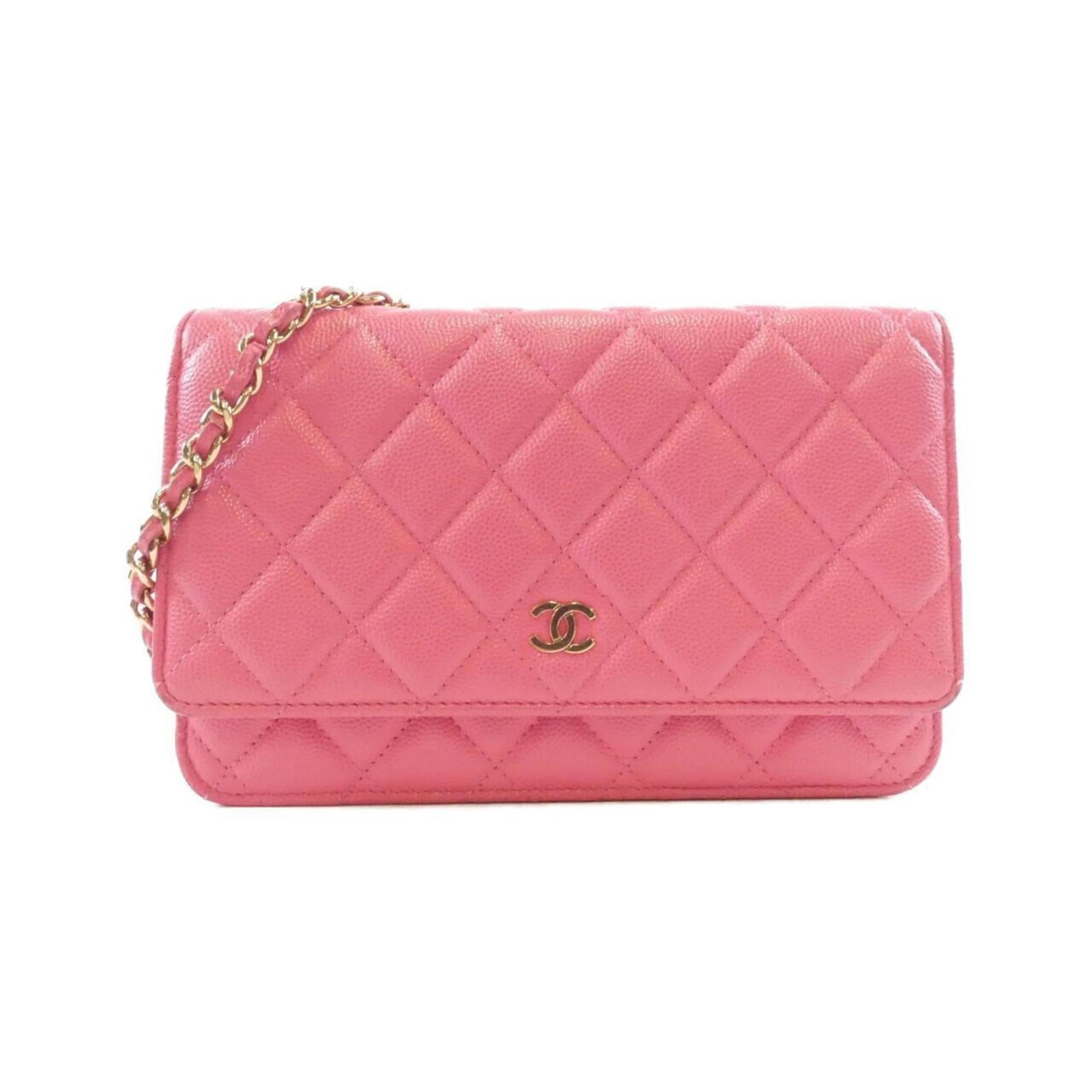 Chain Wallet Grained Calfskin By Chanel: Chain Wallet Grained Calfskin By Chanel Chain wallet in pink gold grained calfskin, measuring 12cm x 19cm x 4cm. This used Chanel wallet features traces of usage and minor scratches, showcasing its