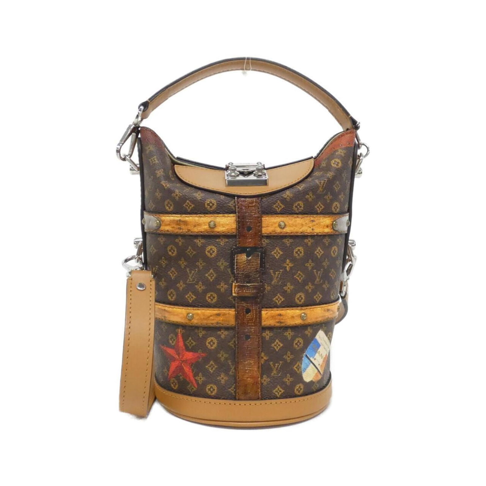 Canvas coated handbag Louis Vuitton: Canvas coated handbag Louis Vuitton This Louis Vuitton handbag features coated canvas material in a rich Marron color, adorned with silver hardware. With its classic design and spacious interior, it