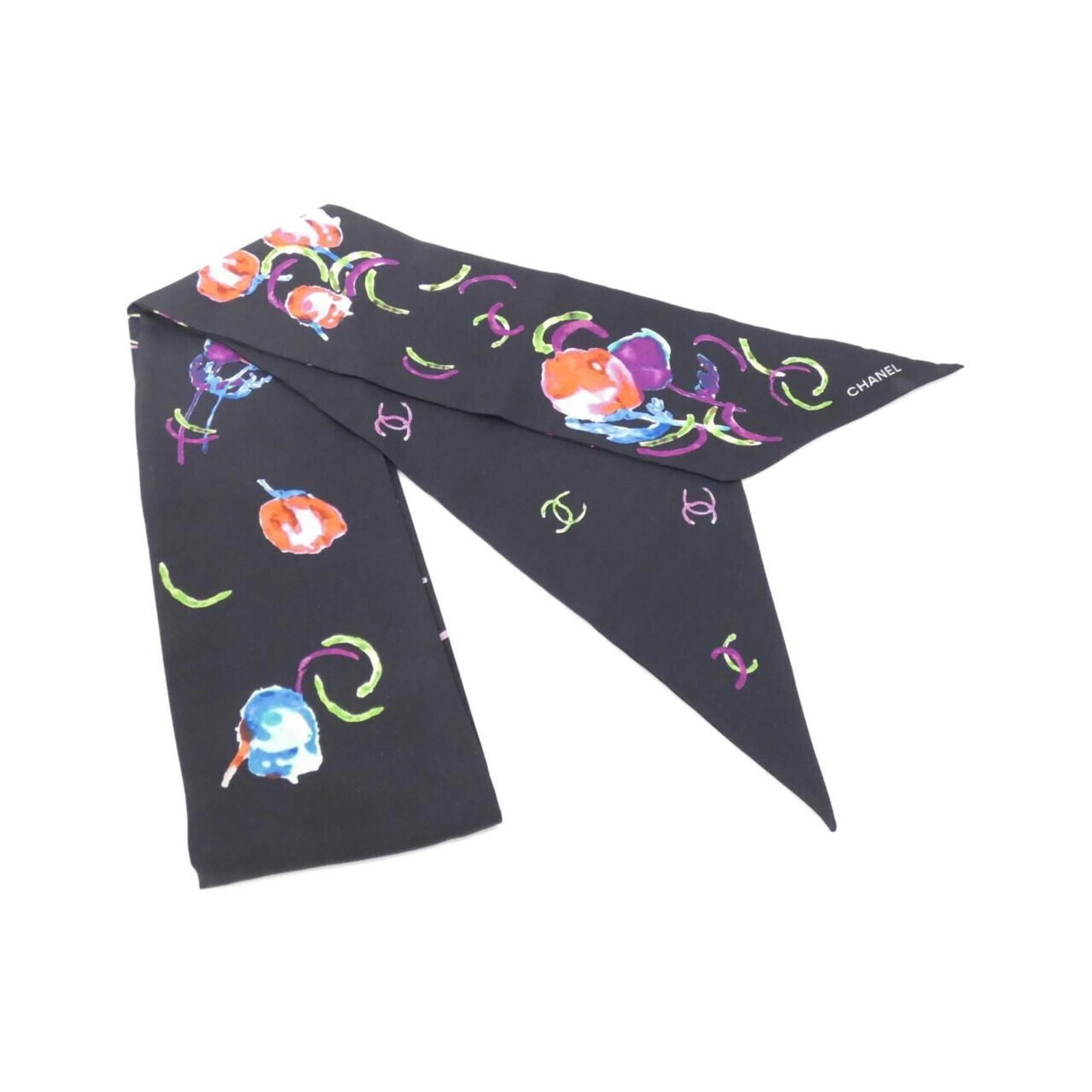Silk Chanel Headband: Silk Chanel Headband Silk Chanel Headband in Black and Multi-Color. This used headband features a luxurious silk material with a few traces of usage, some scratches / dirt visible but overall in very 