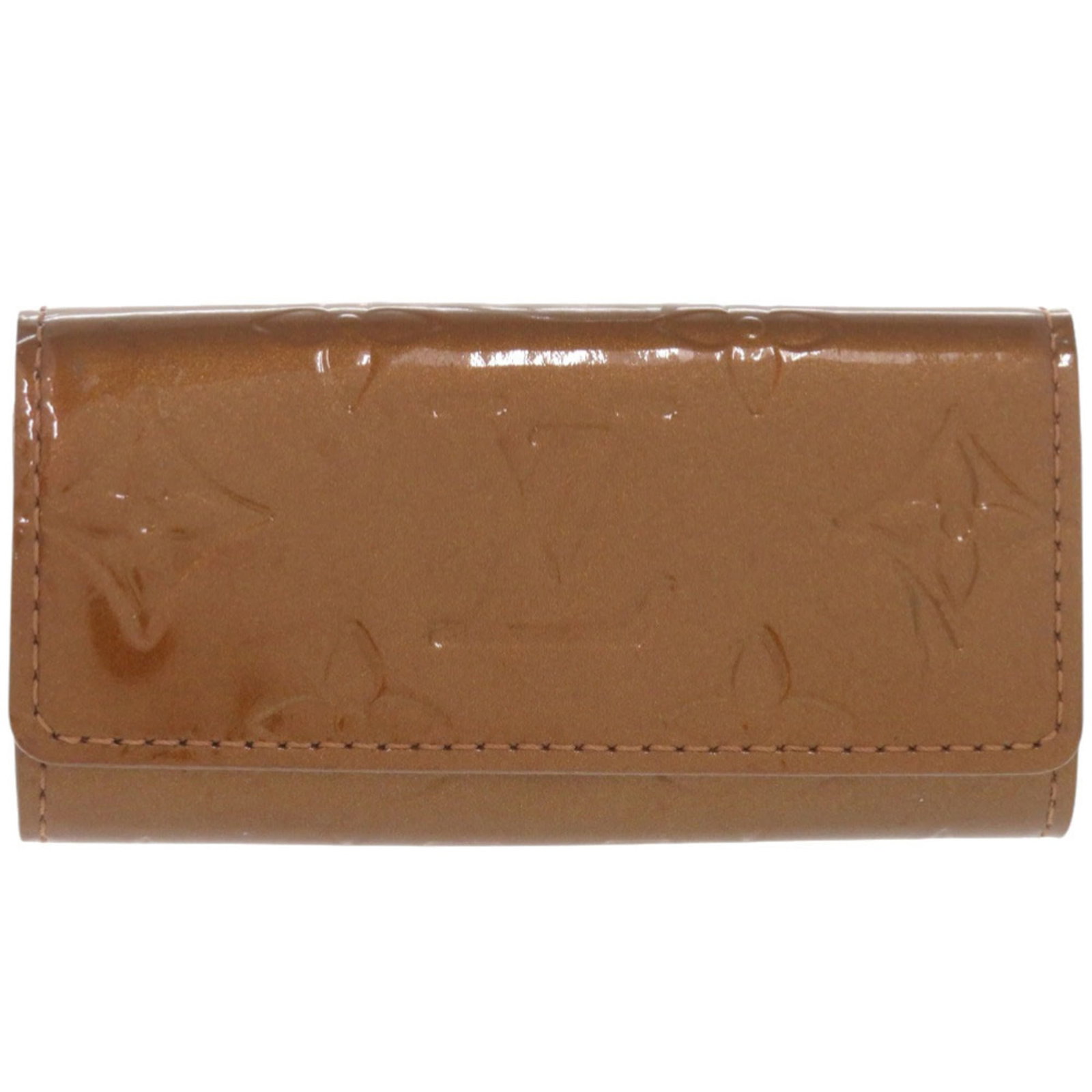 Vernis Monogram Keycase Louis Vuitton: Vernis Monogram Keycase Louis Vuitton Bronze Monogram Vernis details add a touch of luxury to this Louis Vuitton keycase, featuring the iconic Monogram pattern in a rich, metallic finish. The case bea