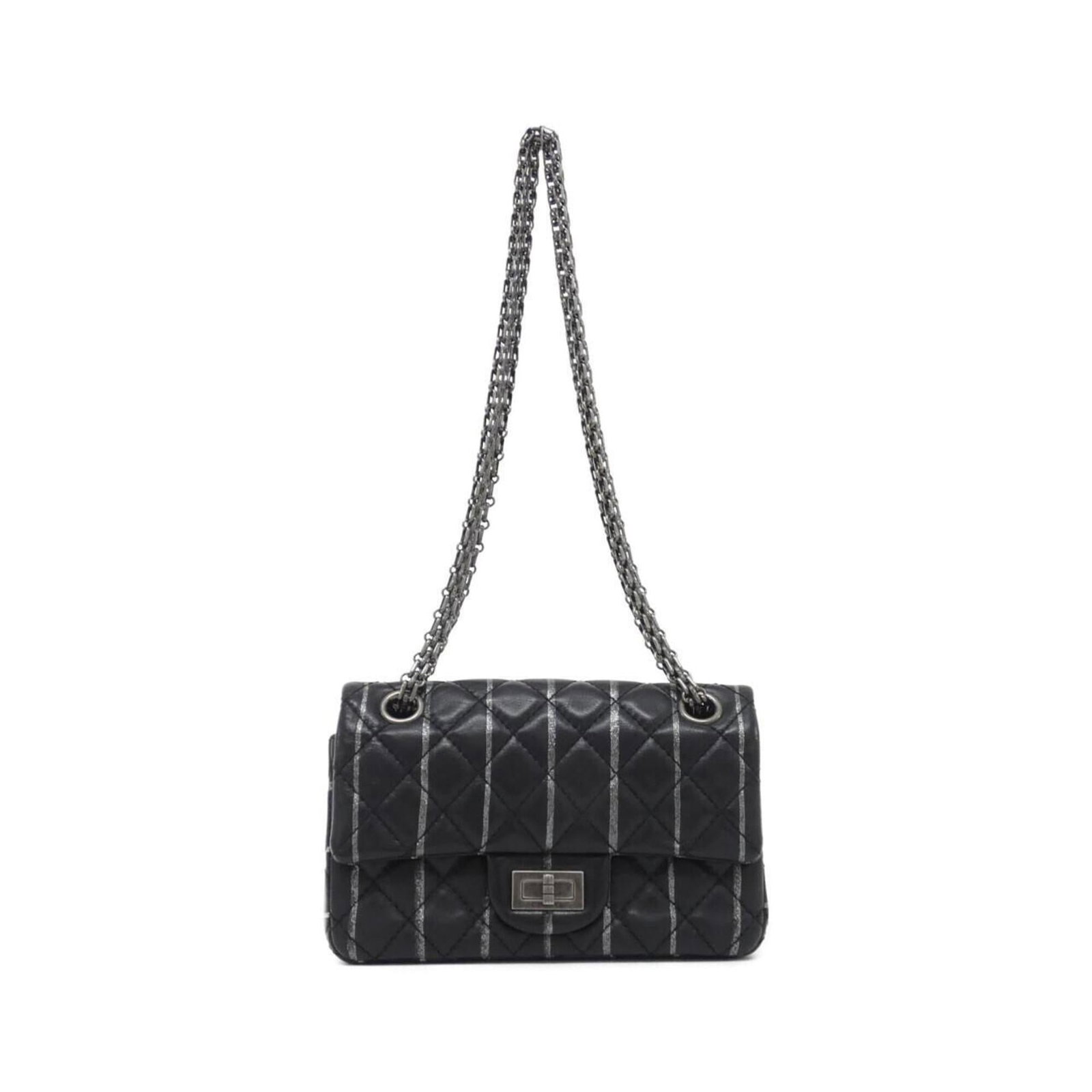 Shoulder Bag Leather: Shoulder Bag Leather Black leather shoulder bag with silver accents, made from high-quality calfskin. The bag has some minor scratches and dirt, but remains in very good condition overall. Measuring 1