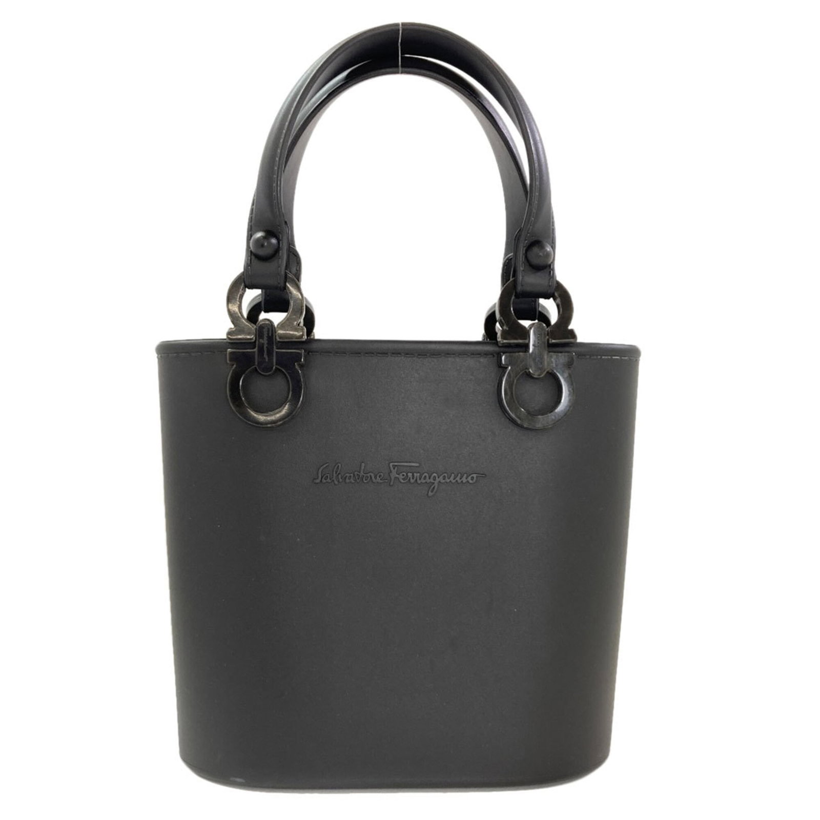 Salvatore Ferragamo Handbag Rubber: Salvatore Ferragamo Handbag Rubber This Salvatore Ferragamo Handbag features a unique rubber material and black color. With its distinctive design, it bears a signature but authenticity cannot be