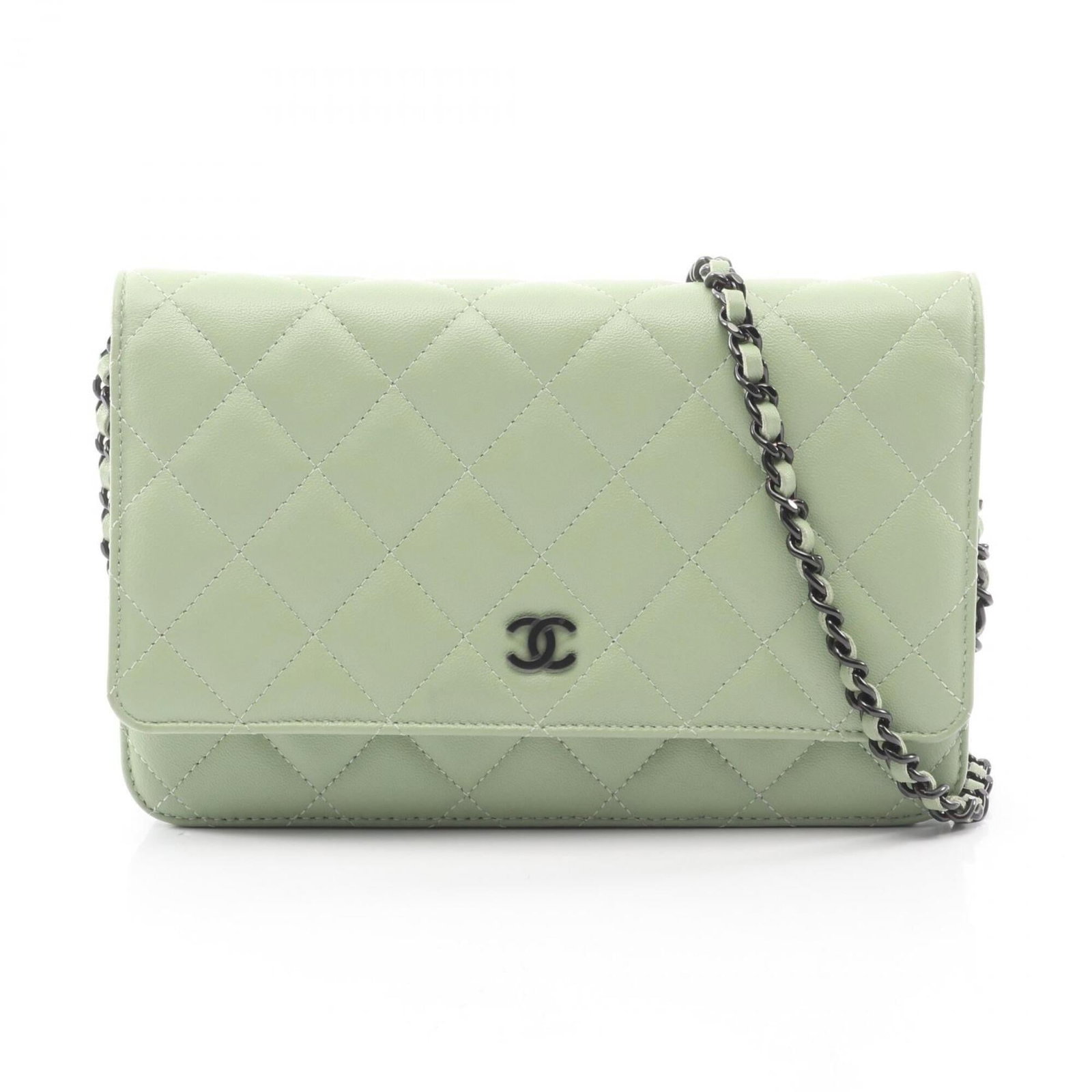 Handbag Leather Shoulder Bag Chanel: Handbag Leather Shoulder Bag Chanel Chanel's iconic green lambskin shoulder bag, crafted from high-quality leather, boasts a timeless design with gold hardware accents. Measuring 12cm x 19cm x 3.5cm,