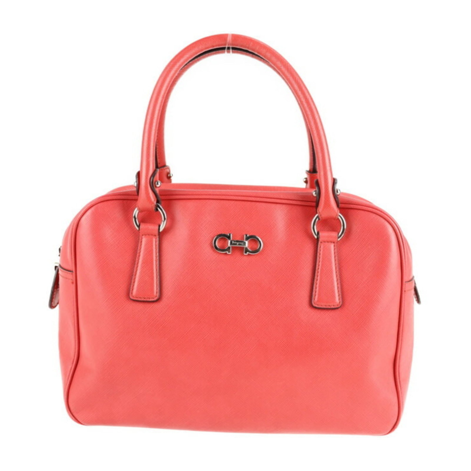 Salvatore Ferragamo Boston Leather Handbag Tote Bag: Salvatore Ferragamo Boston Leather Handbag Tote Bag Pink leather Boston tote bag from Salvatore Ferragamo, with a classic design and subtle scratches. Measuring 20cm x 26cm x 10cm, it features a 38cm