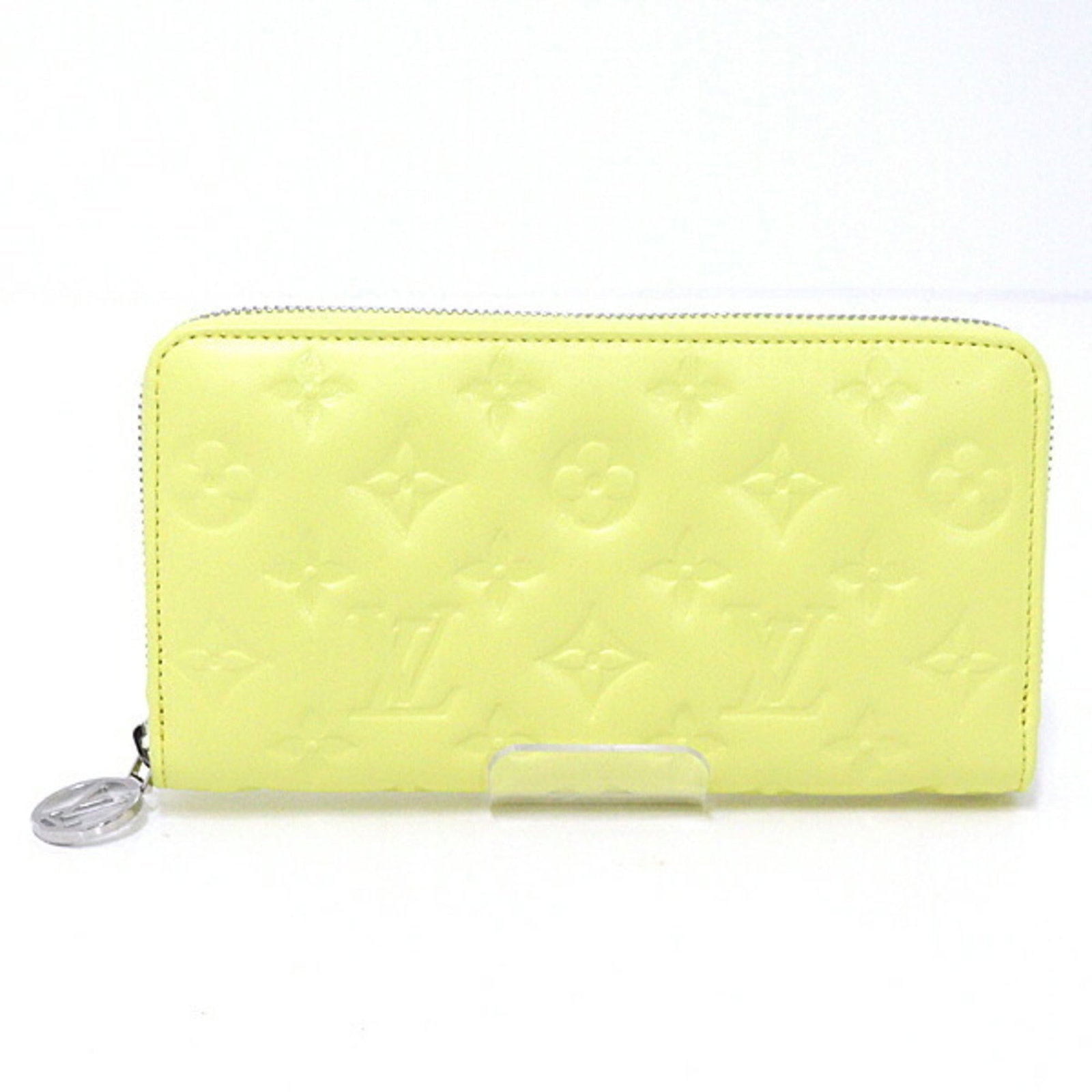 Louis Vuitton Coin Purse/ Coin Case Leather: Louis Vuitton Coin Purse/ Coin Case Leather Used (like new) Louis Vuitton Coin Purse in mint condition, featuring lambskin leather and yellow color. This iconic coin case measures 10.8cm x 19.5cm x