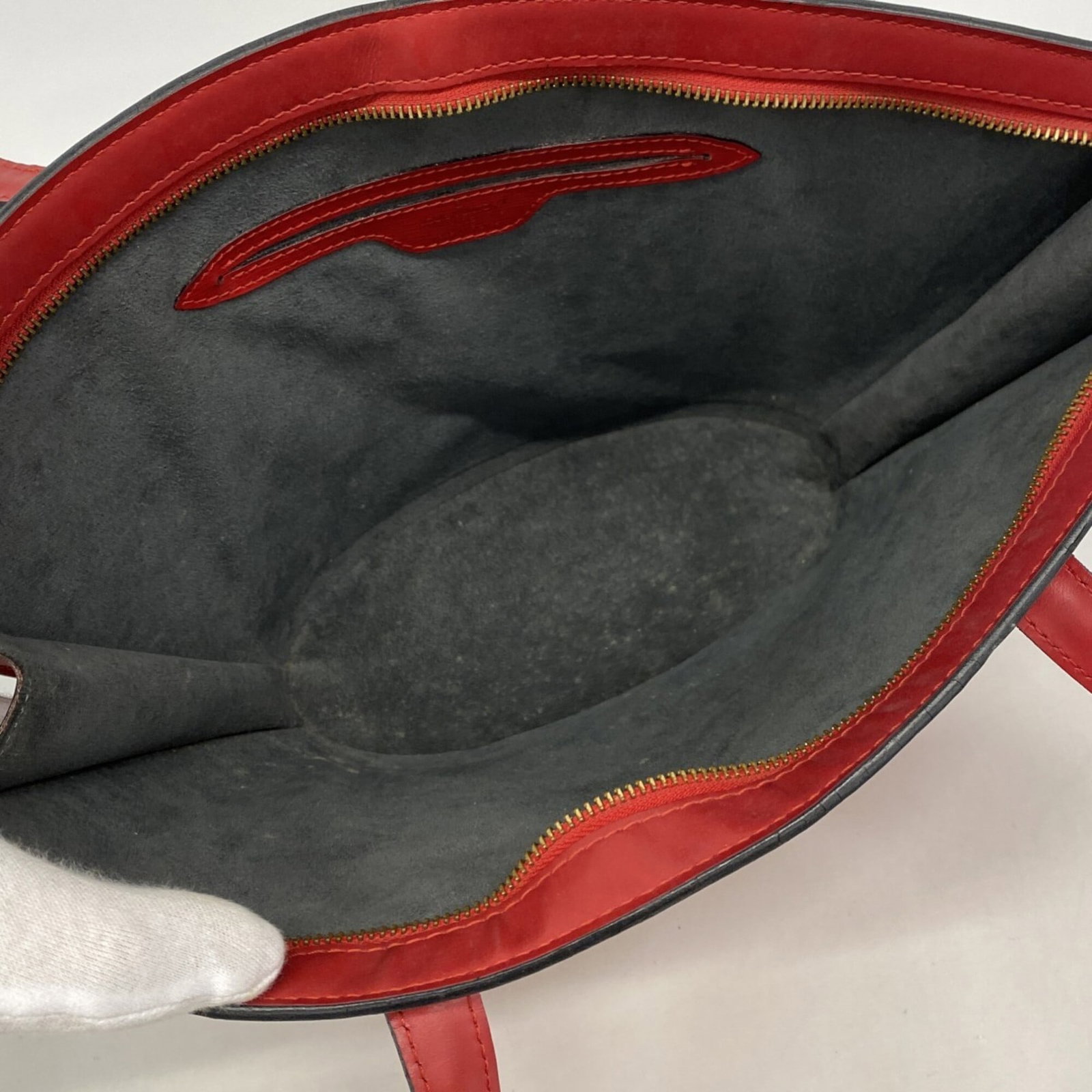 Louis Vuitton Handbag - 4